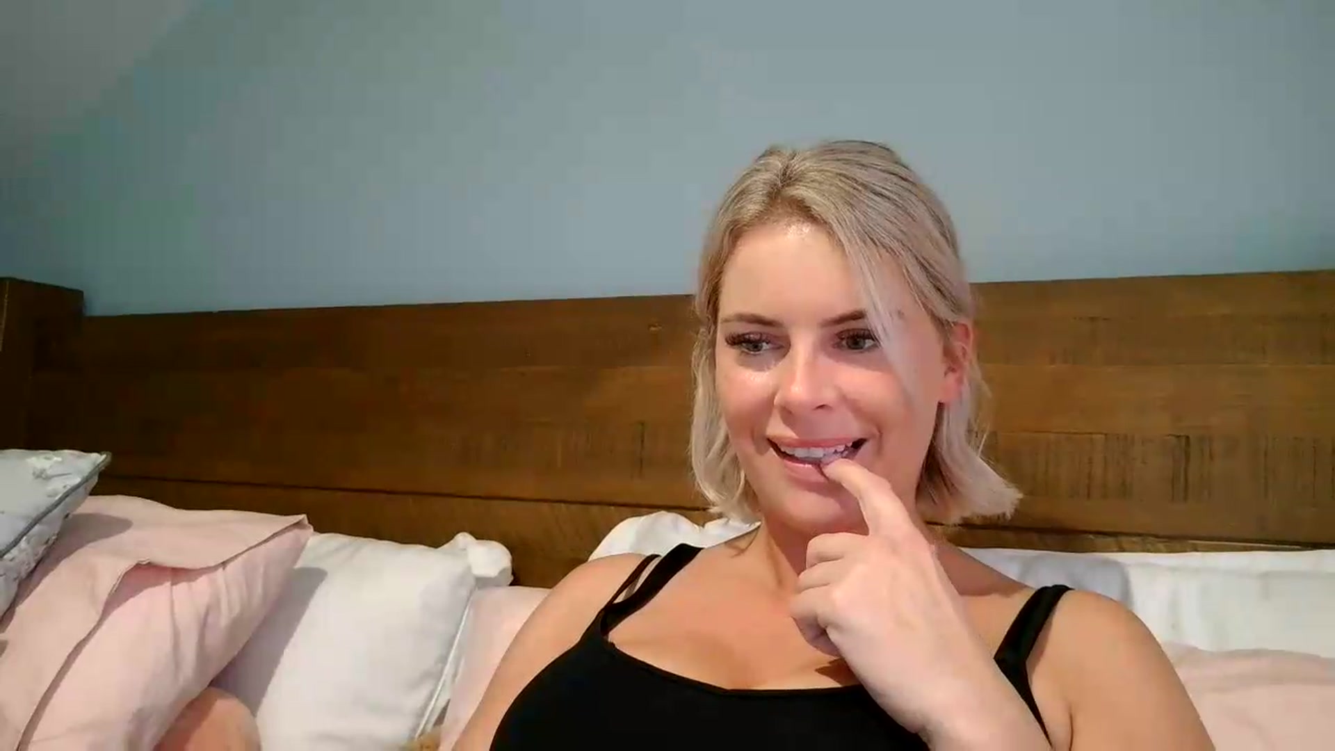 Gallery image thumbnail from Lexi_lou30's myfreecams stream on, 09/26/2026, 11:46 image 17 of 20