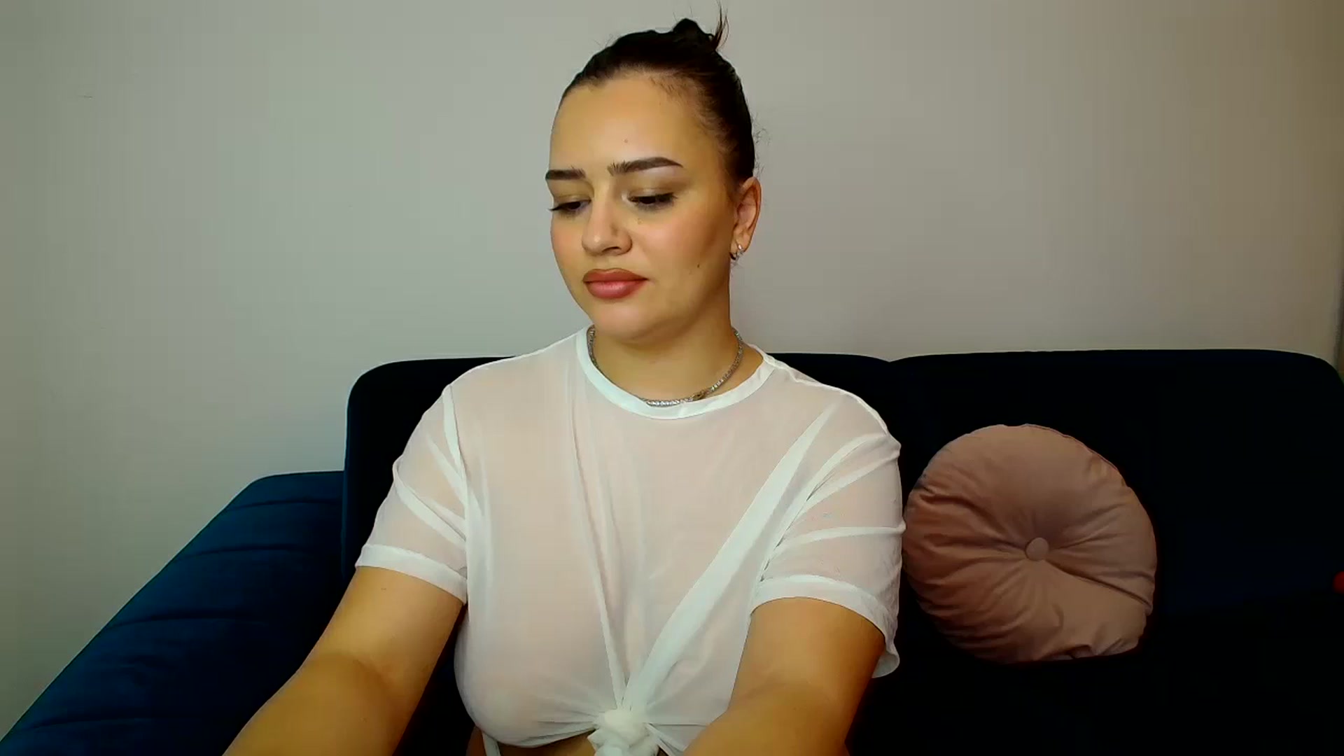 Gallery image thumbnail from Lexianna's myfreecams stream on, 01/06/2024, 16:46 image 9 of 20
