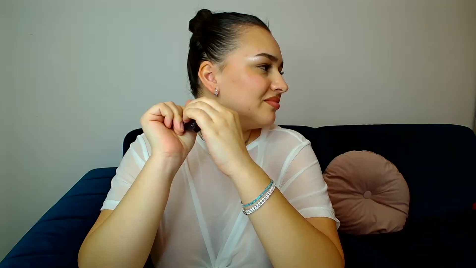 Gallery image thumbnail from Lexianna's myfreecams stream on, 01/06/2024, 16:46 image 2 of 20
