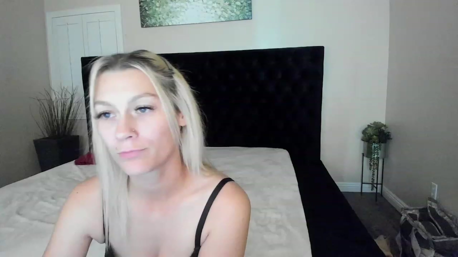 Gallery image thumbnail from LexiiJae's myfreecams stream on, 12/01/2023, 11:03 image 15 of 20