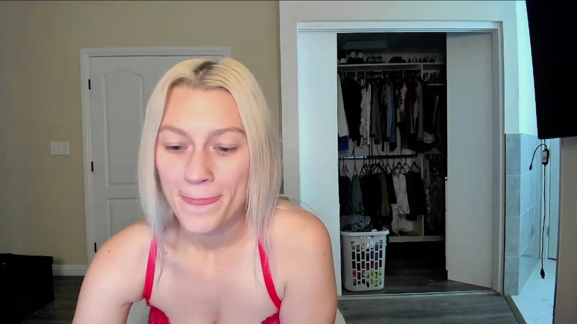 Gallery image thumbnail from LexiiJae's myfreecams stream on, 01/03/2024, 08:54 image 12 of 20