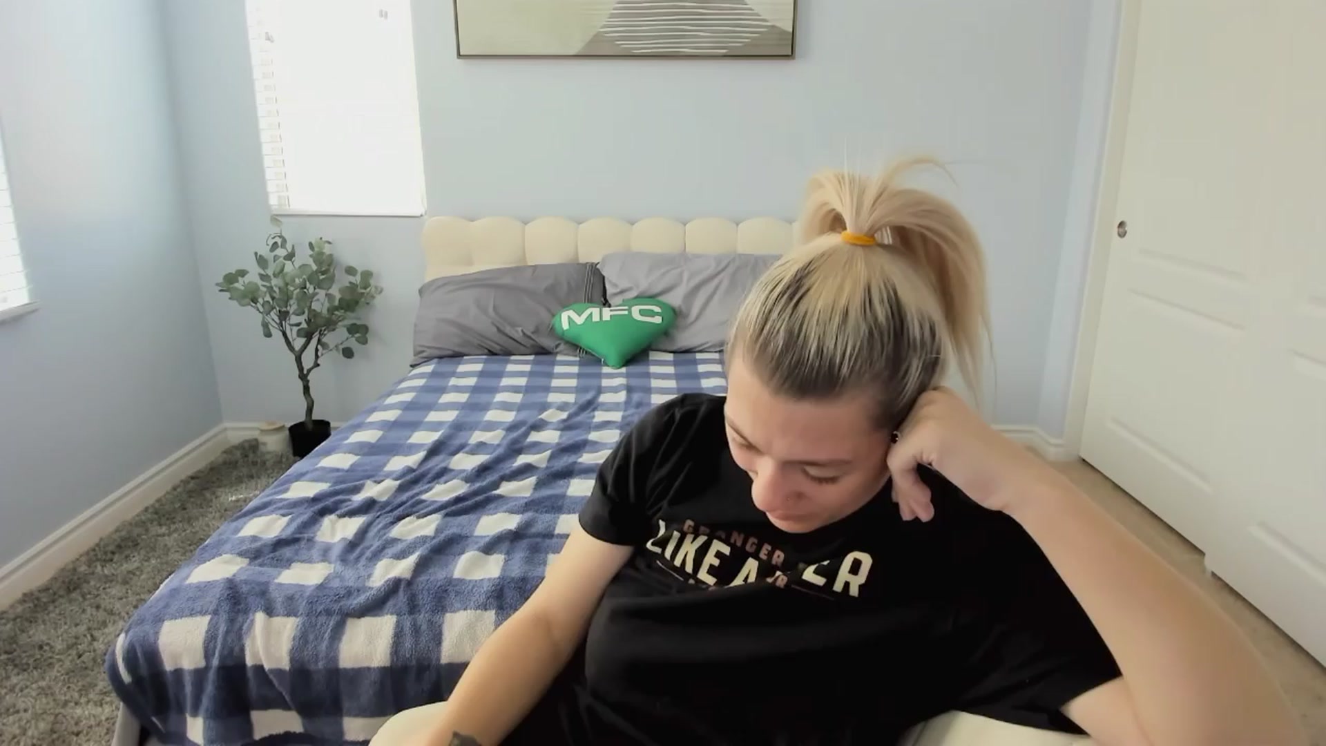 Gallery image thumbnail from LexiiJae's myfreecams stream on, 03/29/2024, 20:38 image 14 of 20