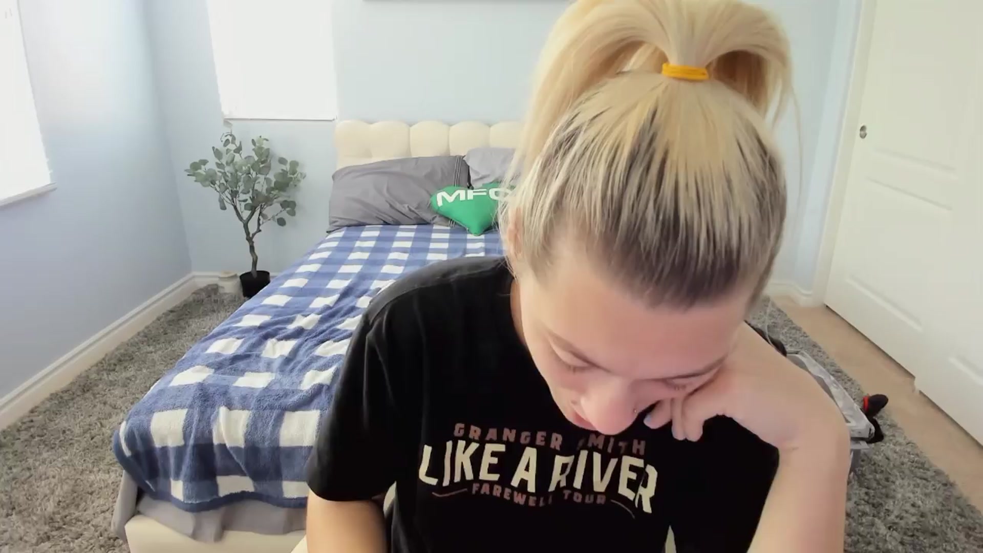 Gallery image thumbnail from LexiiJae's myfreecams stream on, 03/29/2024, 20:38 image 15 of 20
