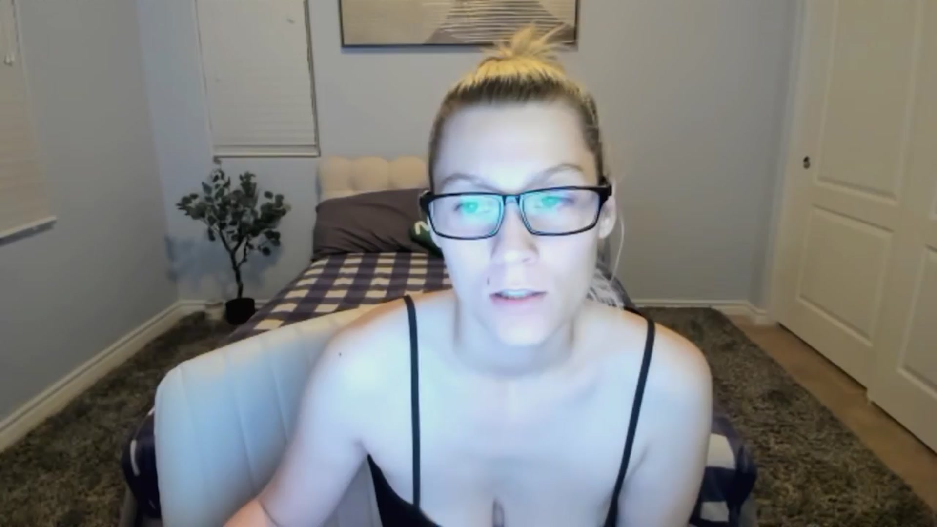Gallery image thumbnail from LexiiJae's myfreecams stream on, 04/02/2024, 08:09 image 10 of 20
