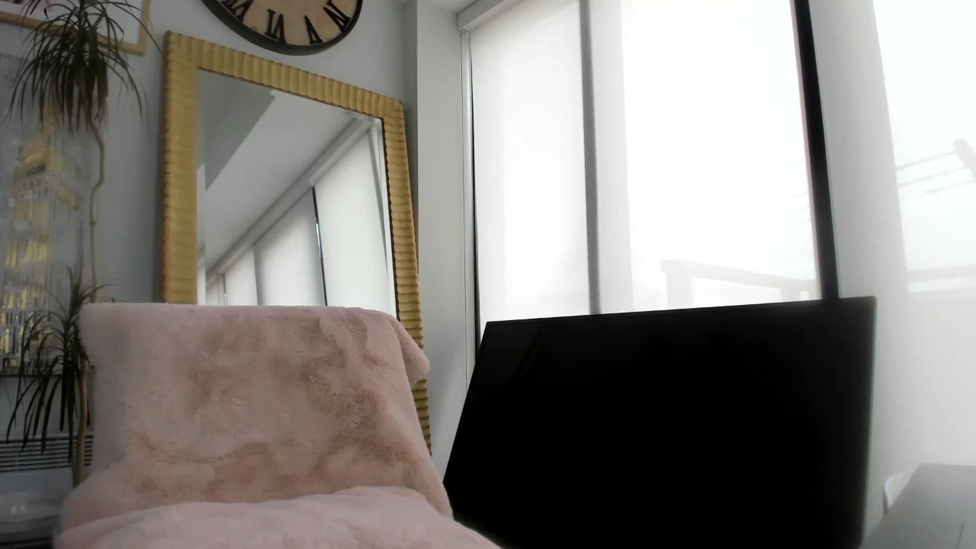 Gallery image thumbnail from Lexii_Mae's myfreecams stream on, 12/05/2022, 20:53 image 12 of 20