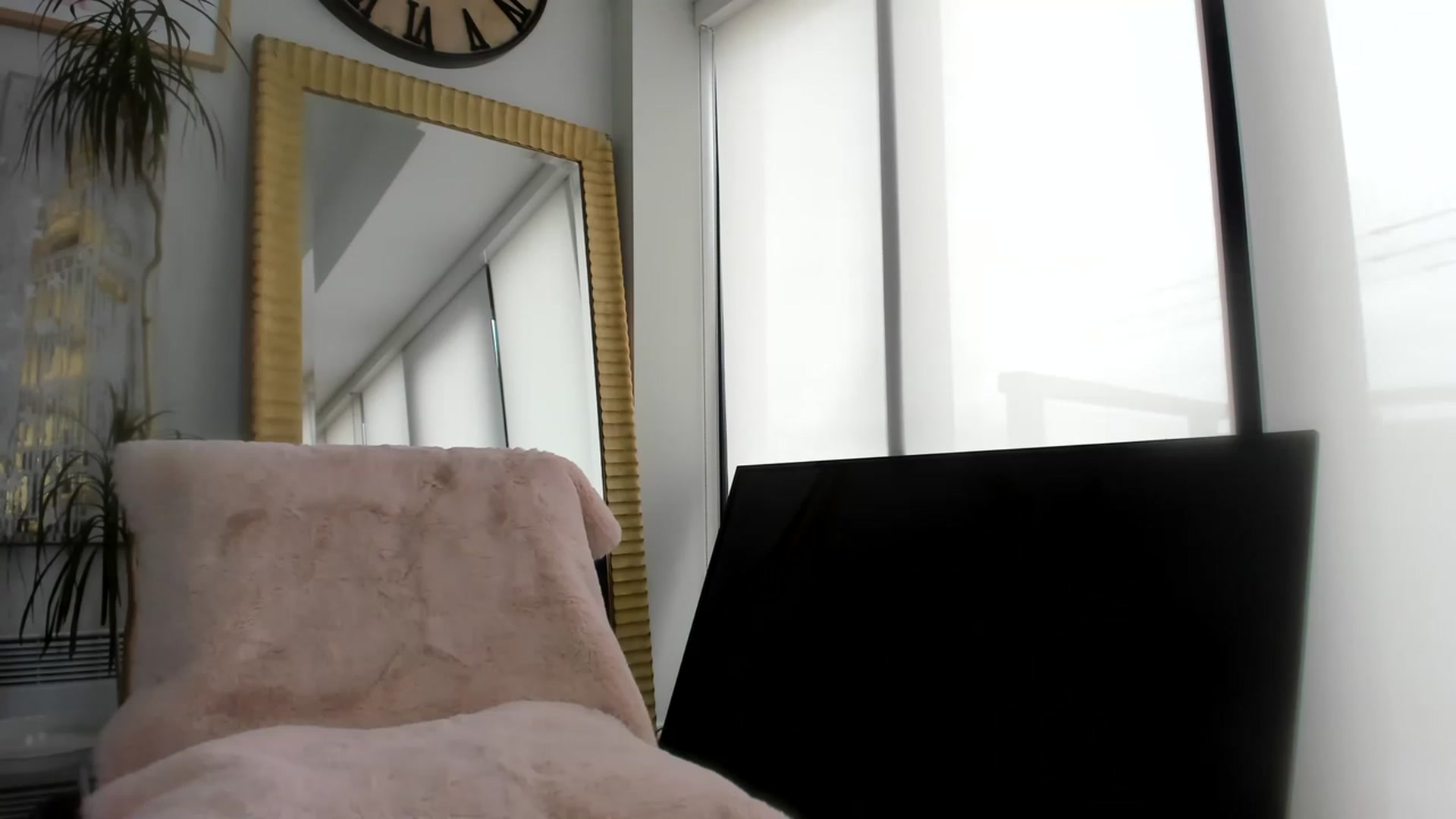 Gallery image thumbnail from Lexii_Mae's myfreecams stream on, 12/05/2022, 20:53 image 16 of 20