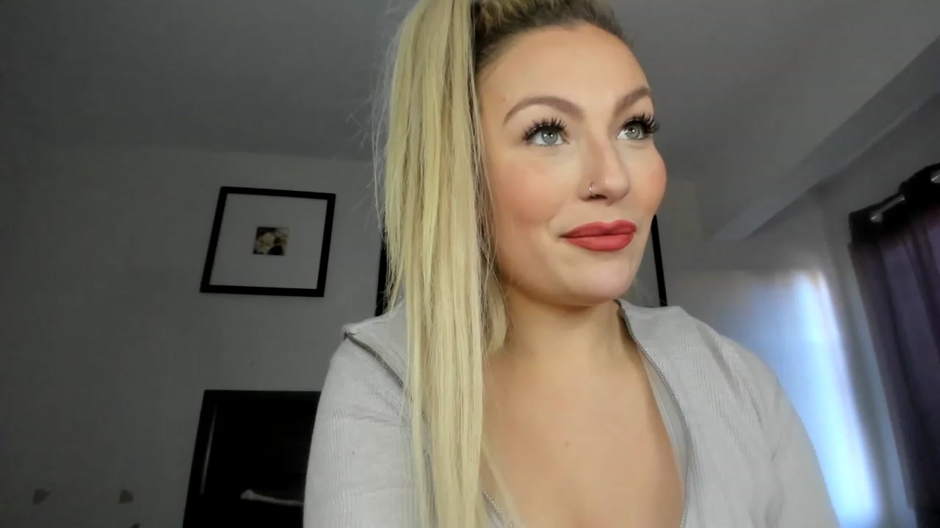 Gallery image thumbnail from Lexii_Mae's myfreecams stream on, 12/12/2022, 18:14 image 15 of 20