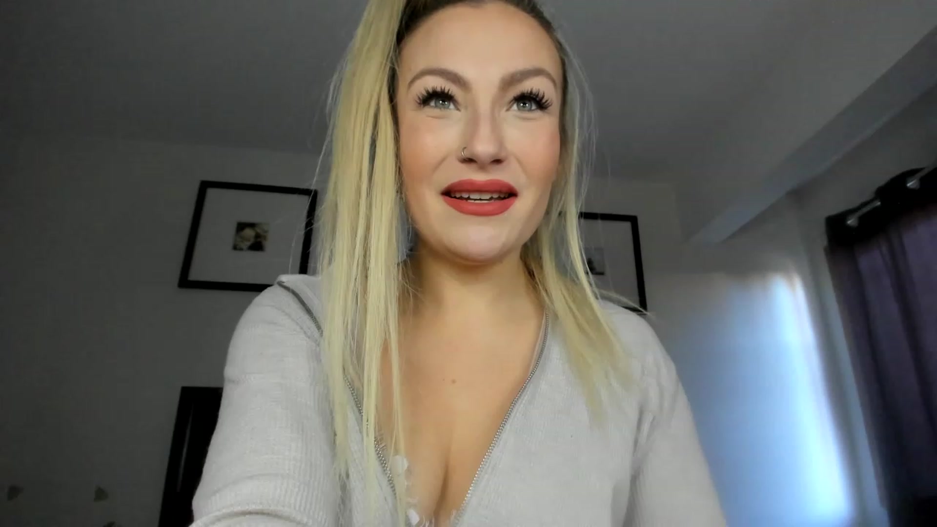 Gallery image thumbnail from Lexii_Mae's myfreecams stream on, 12/12/2022, 18:14 image 18 of 20