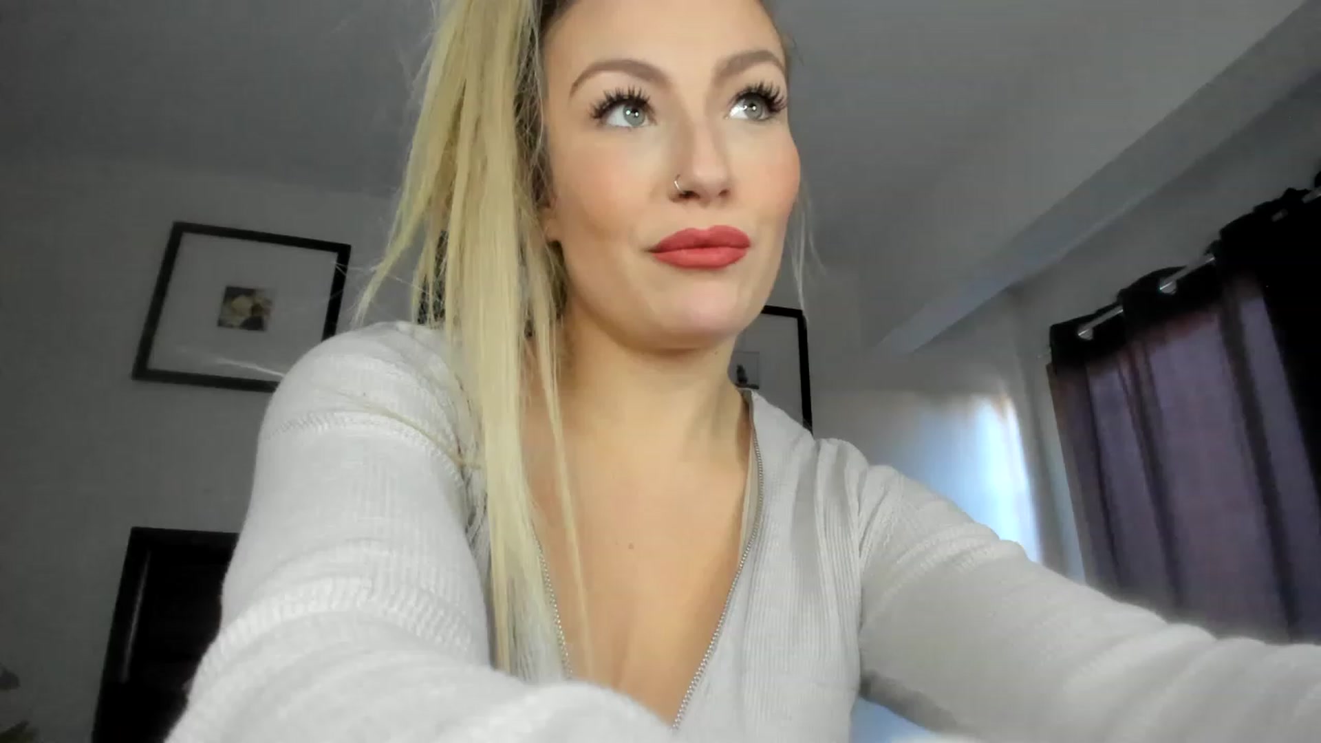 Gallery image thumbnail from Lexii_Mae's myfreecams stream on, 12/12/2022, 18:14 image 20 of 20