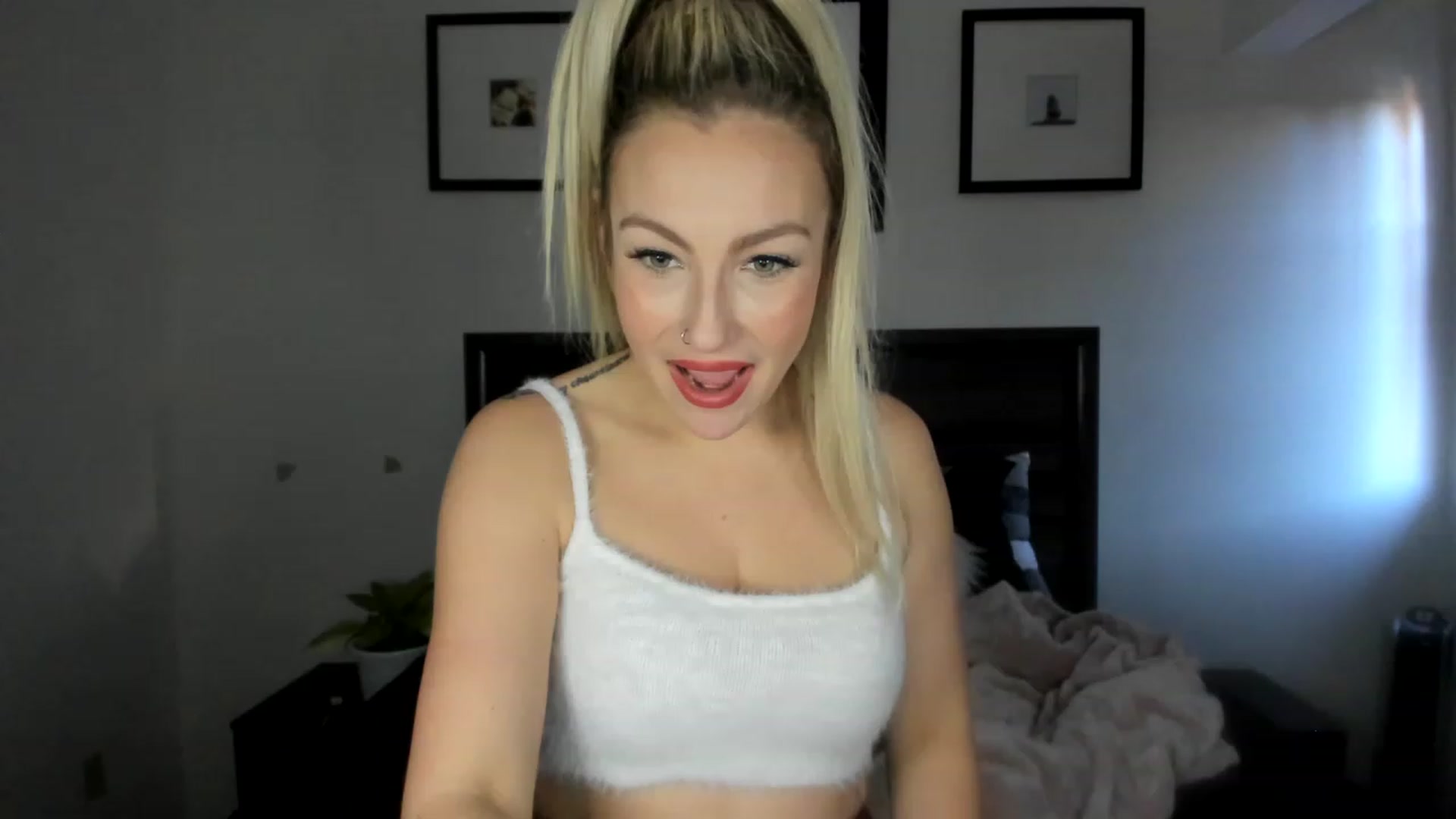 Gallery image thumbnail from Lexii_Mae's myfreecams stream on, 12/12/2022, 19:55 image 4 of 20