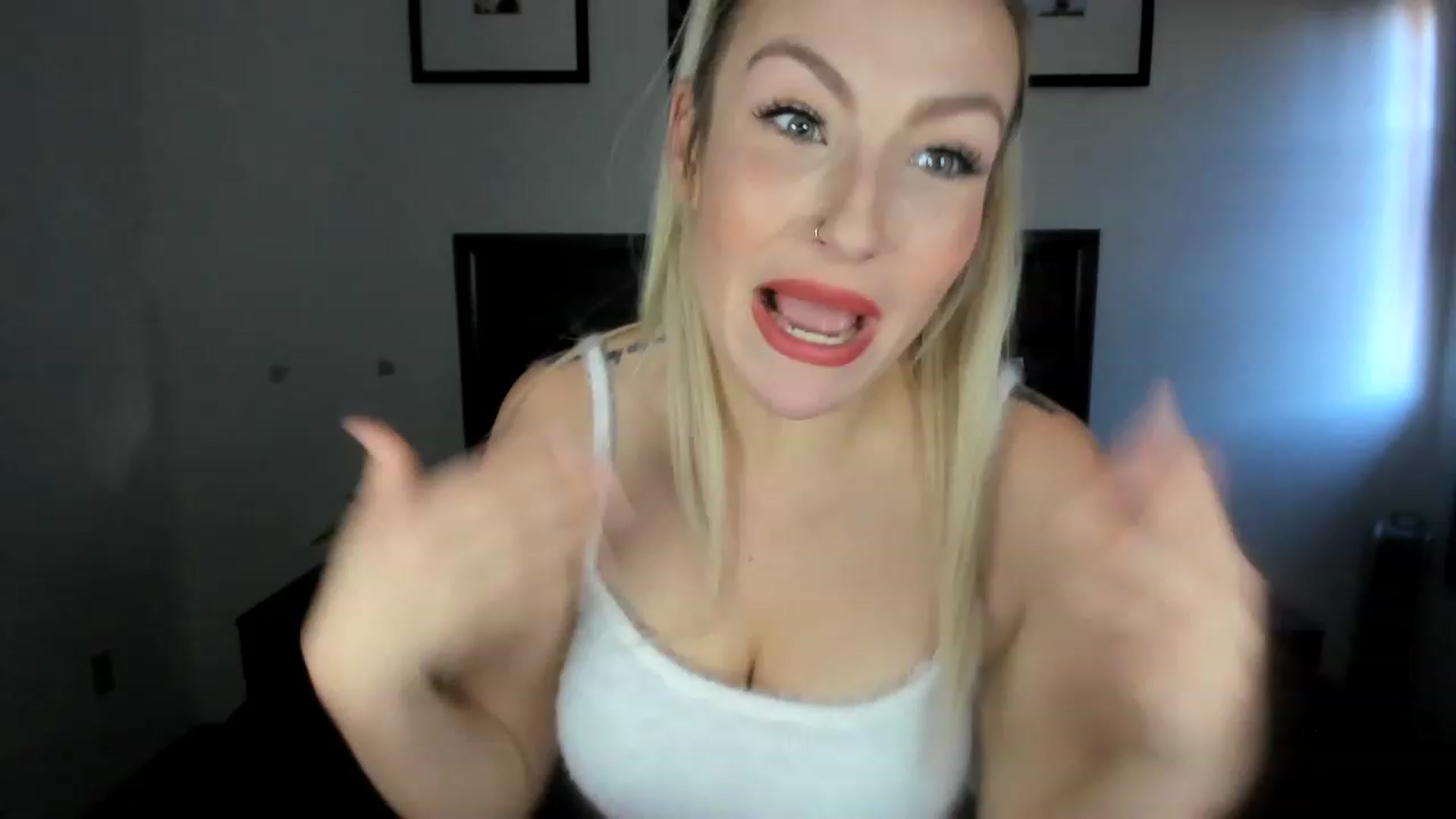Gallery image thumbnail from Lexii_Mae's myfreecams stream on, 12/12/2022, 19:55 image 5 of 20