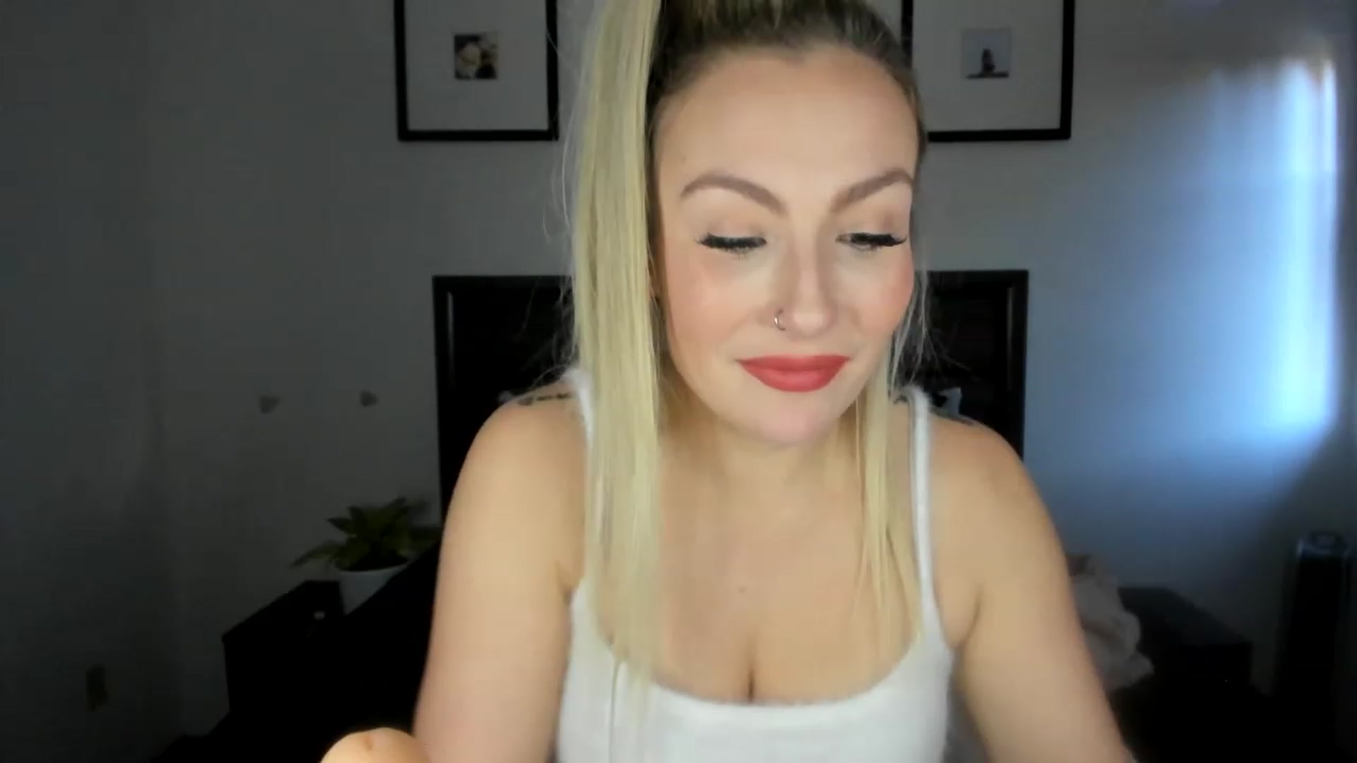 Gallery image thumbnail from Lexii_Mae's myfreecams stream on, 12/12/2022, 19:55 image 2 of 20