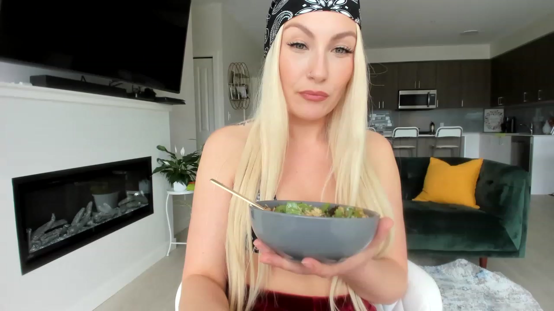 Gallery image thumbnail from Lexii_Mae's myfreecams stream on, 04/13/2023, 21:04 image 7 of 20