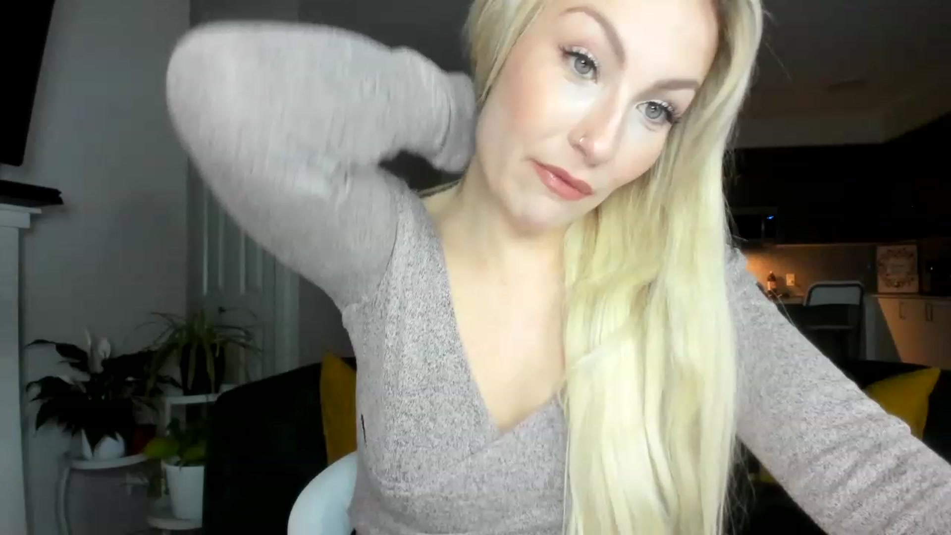 Gallery image thumbnail from Lexii_Mae's myfreecams stream on, 04/17/2023, 03:36 image 12 of 20