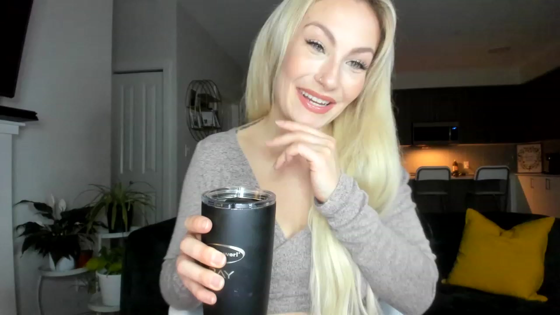 Gallery image thumbnail from Lexii_Mae's myfreecams stream on, 04/17/2023, 03:36 image 15 of 20
