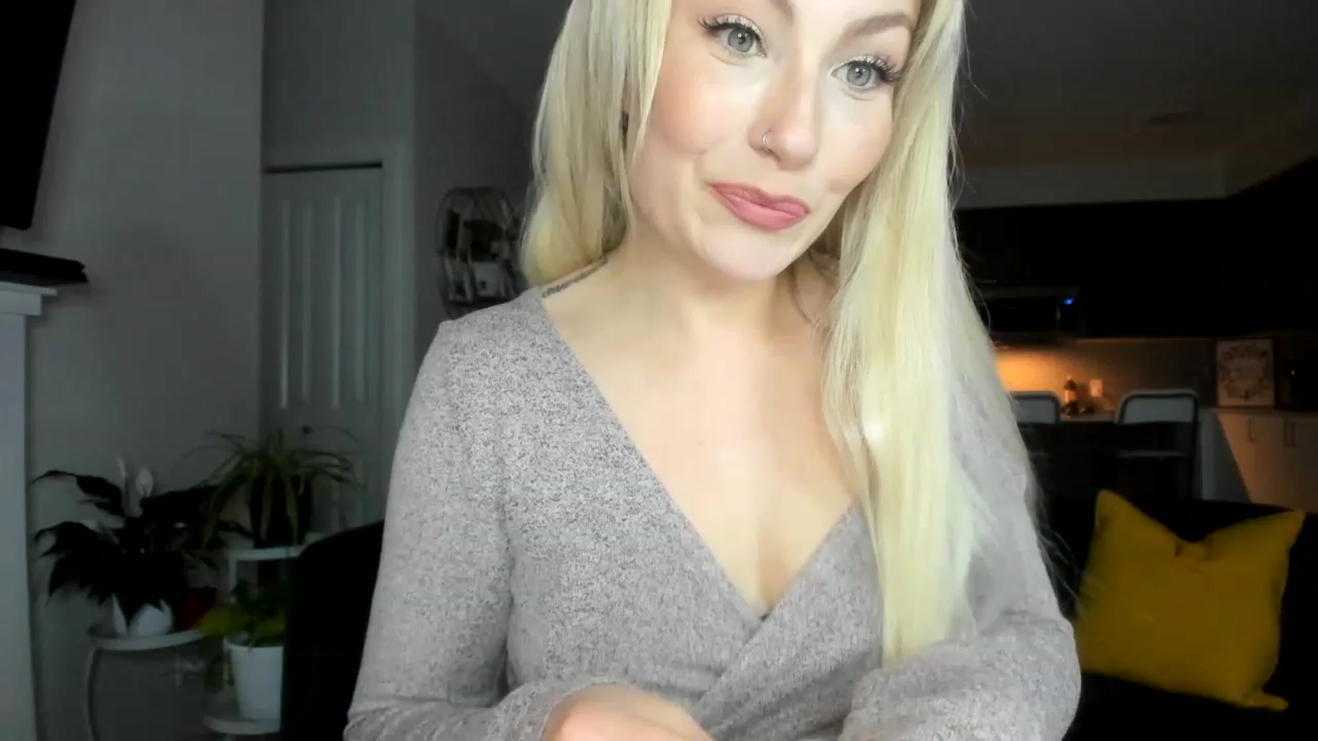 Gallery image thumbnail from Lexii_Mae's myfreecams stream on, 04/17/2023, 03:36 image 1 of 20