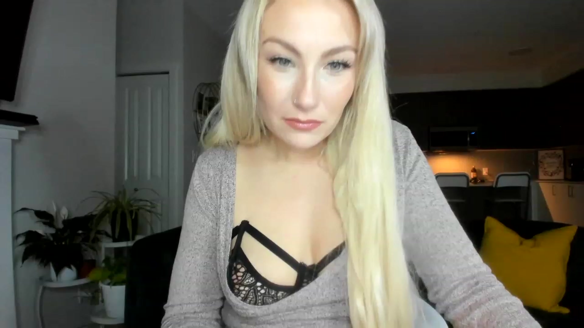 Gallery image thumbnail from Lexii_Mae's myfreecams stream on, 04/17/2023, 03:36 image 8 of 20