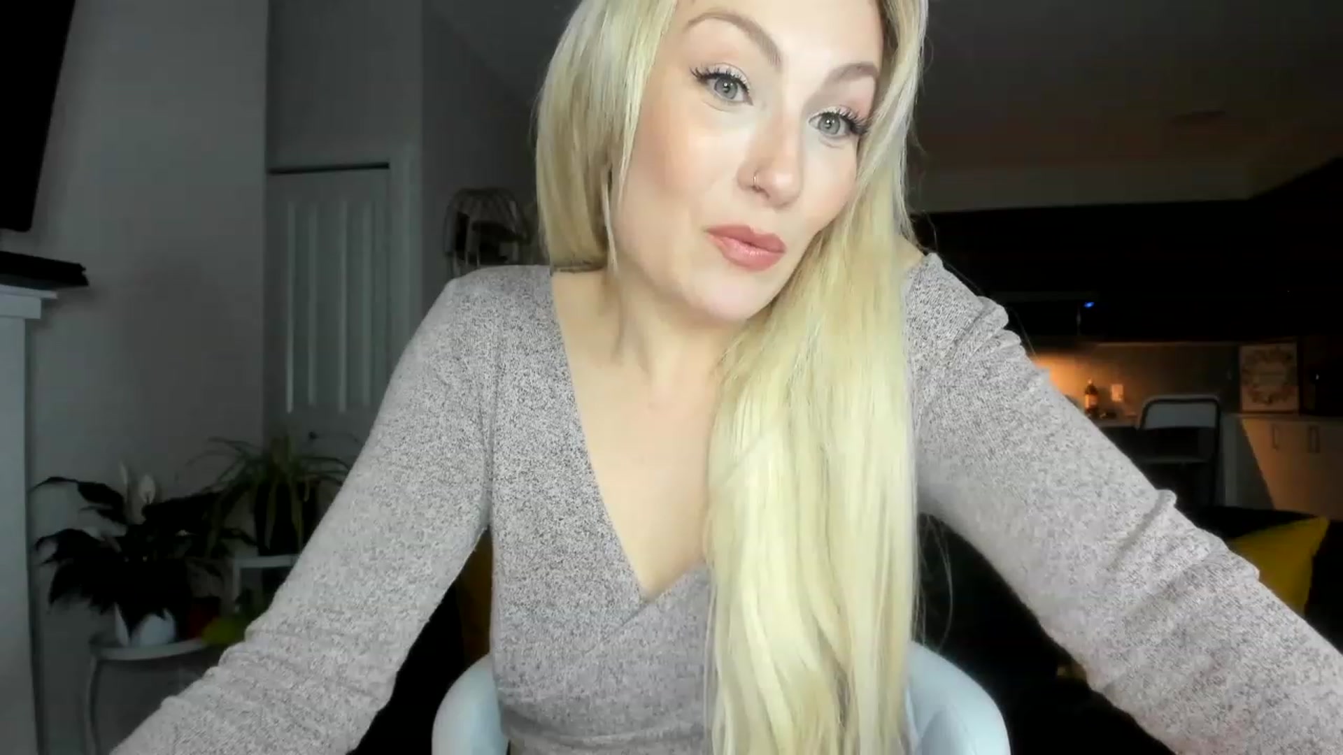 Gallery image thumbnail from Lexii_Mae's myfreecams stream on, 04/17/2023, 03:36 image 14 of 20