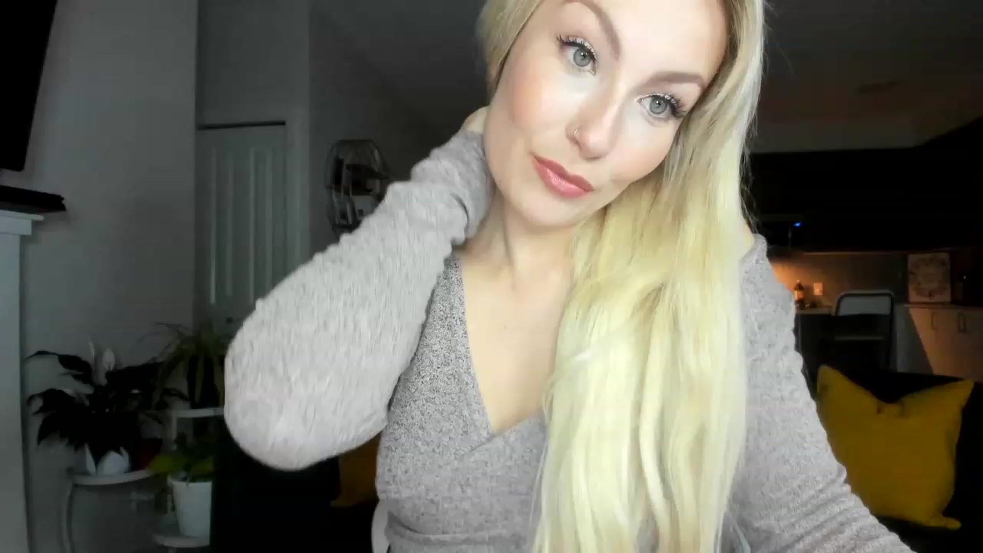 Gallery image thumbnail from Lexii_Mae's myfreecams stream on, 04/17/2023, 03:36 image 13 of 20