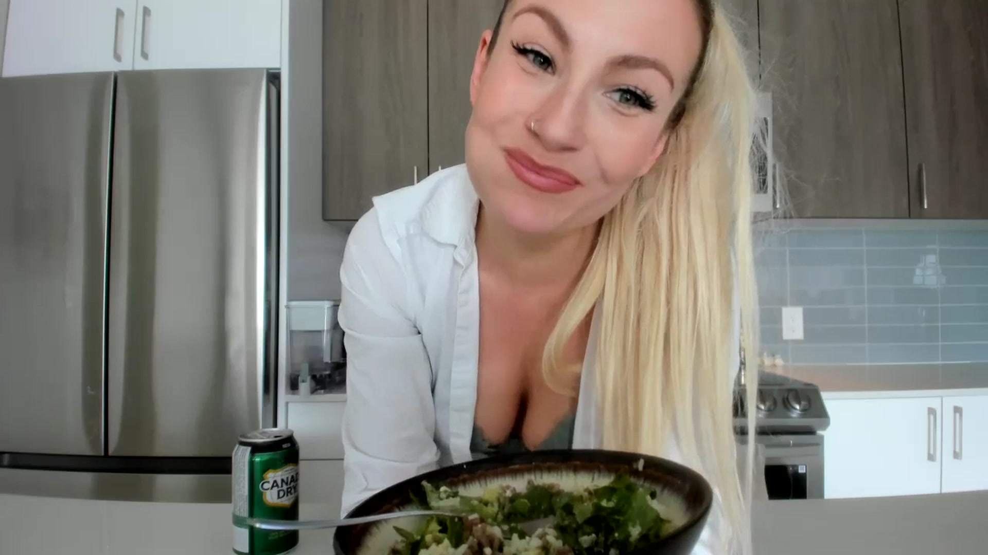 Gallery image thumbnail from Lexii_Mae's myfreecams stream on, 04/19/2023, 20:27 image 19 of 20