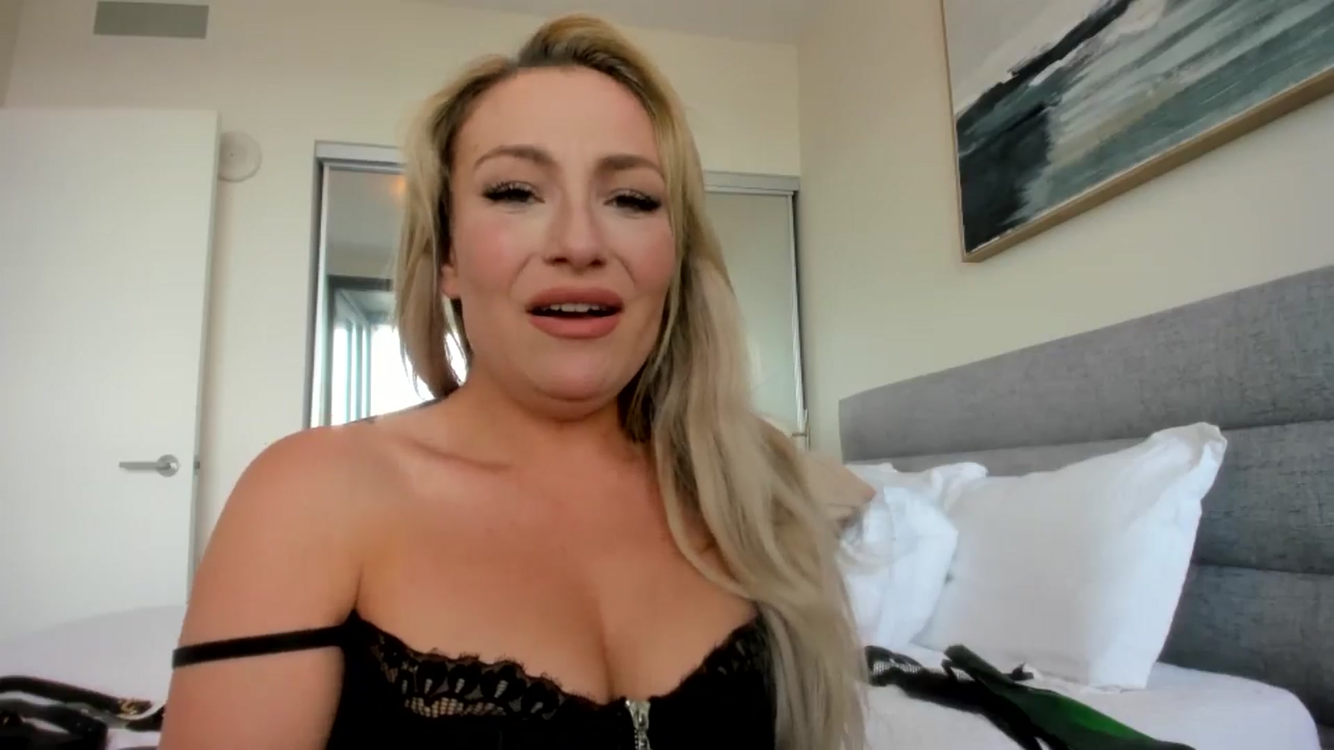 Gallery image thumbnail from Lexii_Mae's myfreecams stream on, 05/13/2024, 19:45 image 19 of 20