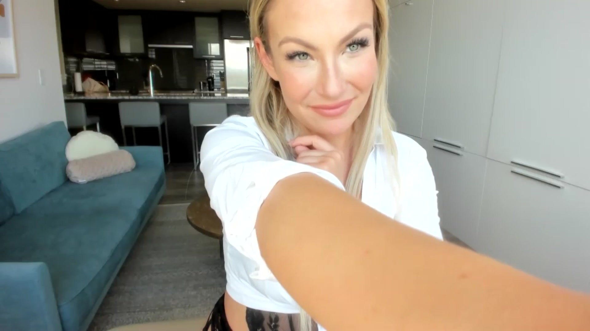 Gallery image thumbnail from Lexii_Mae's myfreecams stream on, 05/16/2024, 22:22 image 13 of 20