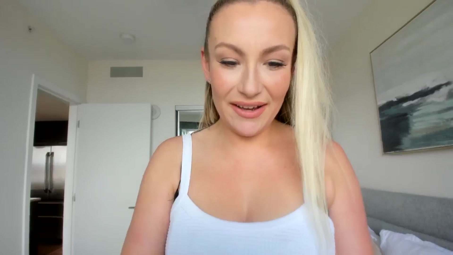 Gallery image thumbnail from Lexii_Mae's myfreecams stream on, 05/22/2024, 20:16 image 18 of 20