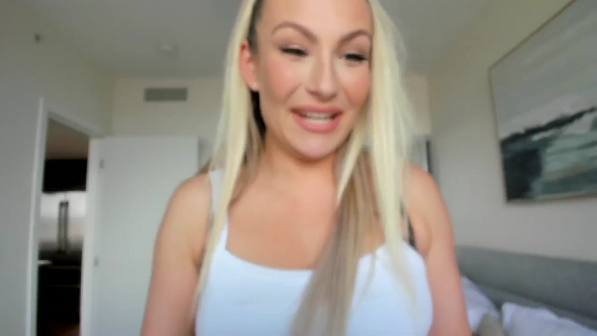 Gallery image thumbnail from Lexii_Mae's myfreecams stream on, 05/22/2024, 20:16 image 14 of 20