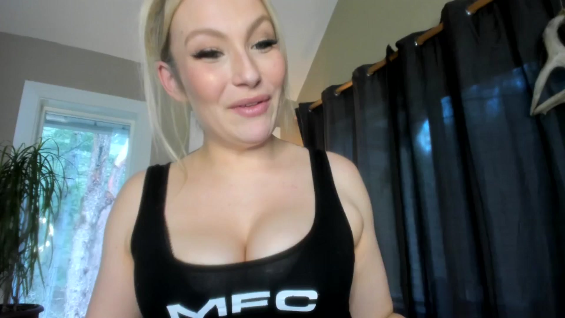 Gallery image thumbnail from Lexii_Mae's myfreecams stream on, 03/05/2025, 22:31 image 4 of 20