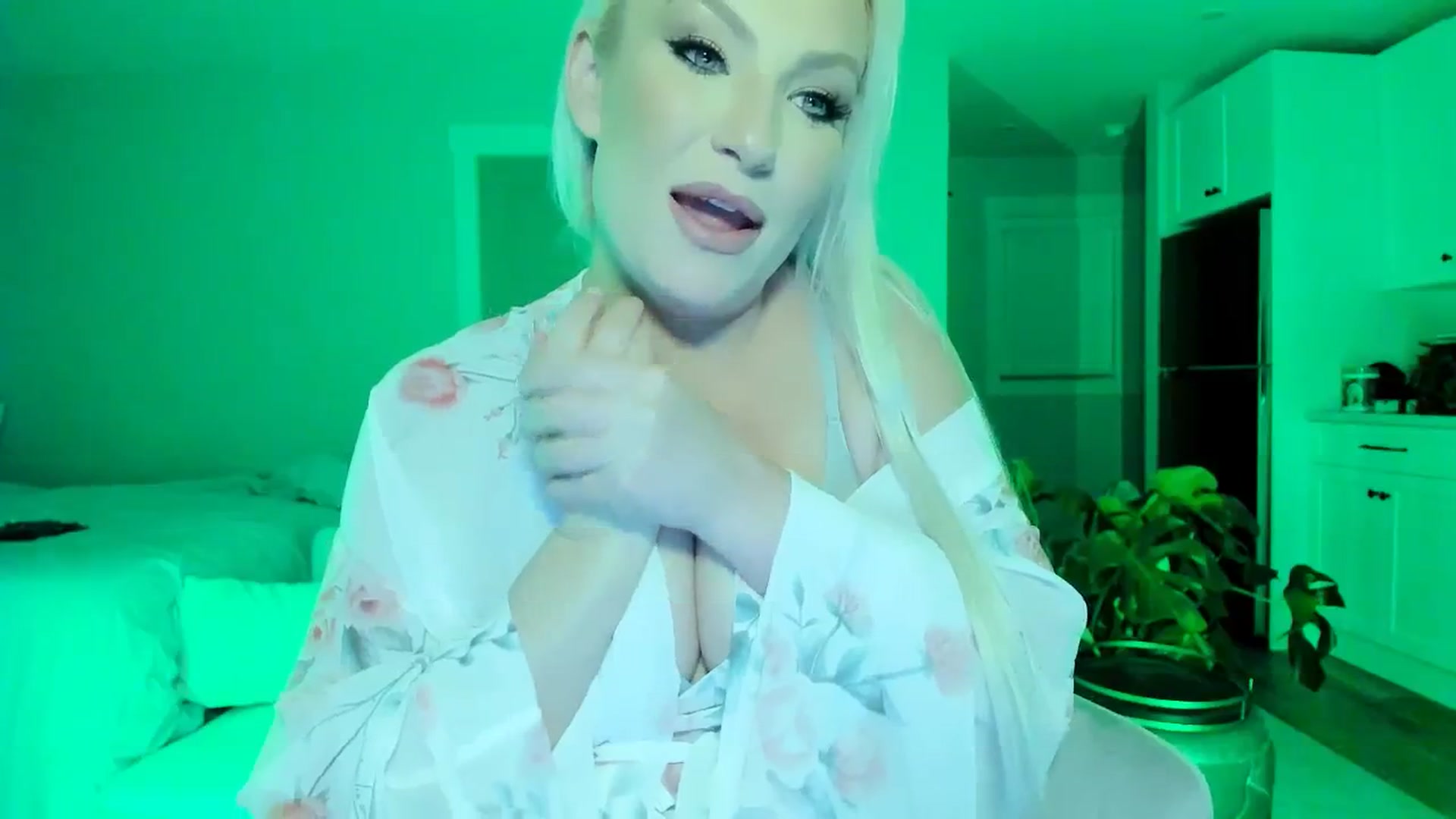 Gallery image thumbnail from Lexii_Mae's myfreecams stream on, 11/30/2025, 04:15 image 19 of 20