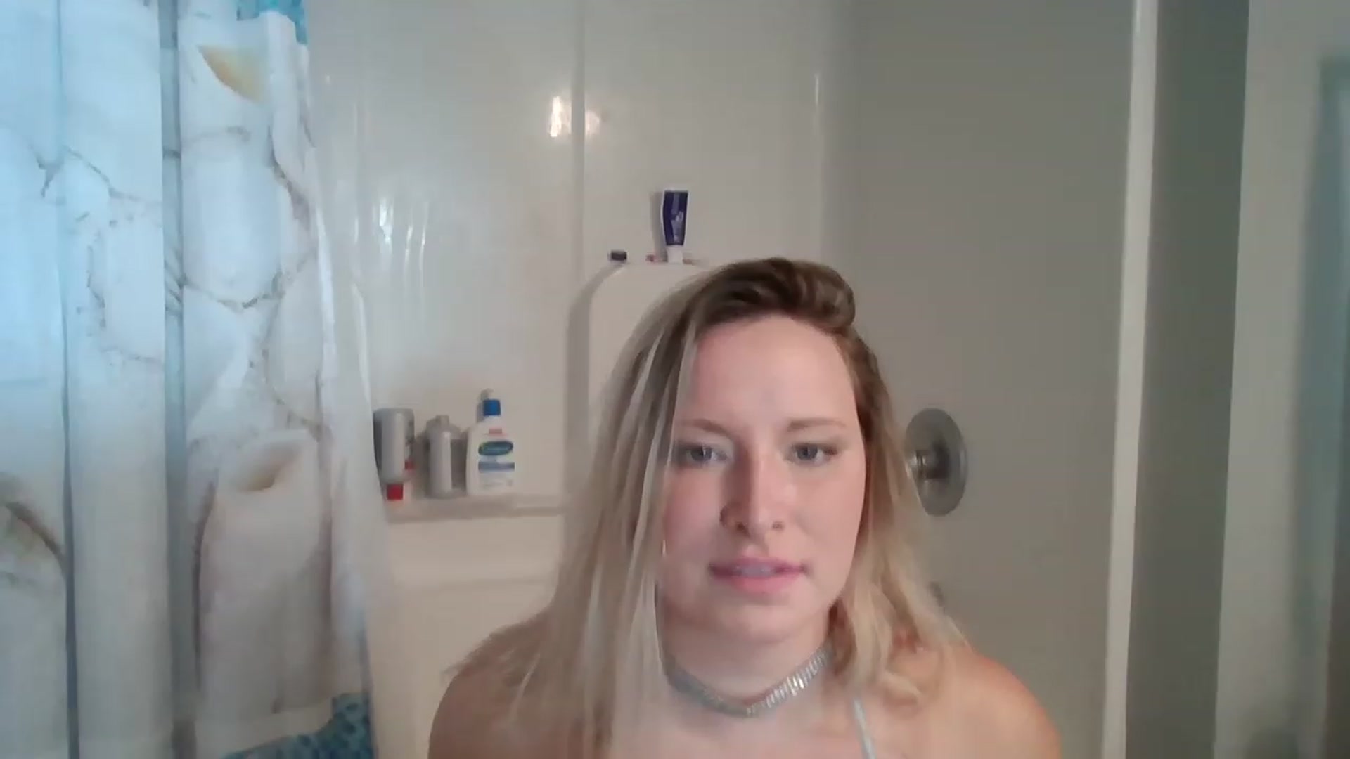 Gallery image thumbnail from LexiiiLove1's myfreecams stream on, 01/06/2023, 18:23 image 3 of 20