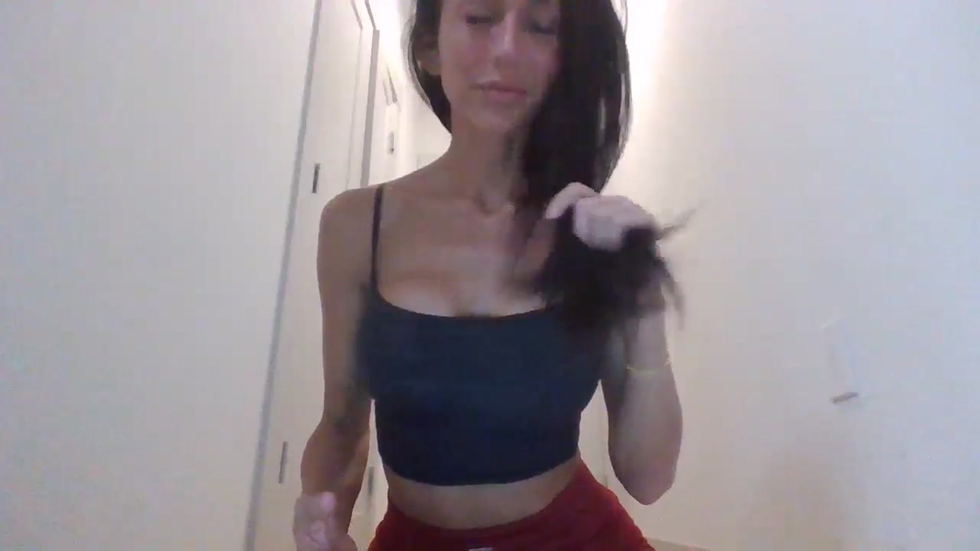 Gallery image thumbnail from Lexixoxoxo's myfreecams stream on, 10/15/2024, 09:42 image 10 of 20