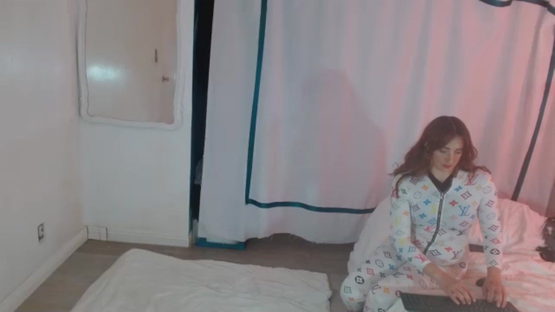 Gallery image thumbnail from Lexlovesex's myfreecams stream on, 08/27/2025, 24:53 image 1 of 20