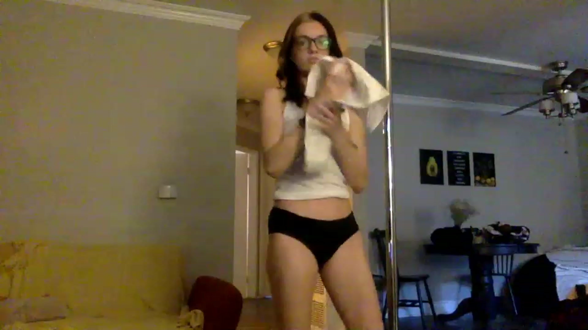 Gallery image thumbnail from Lexsexkitten's myfreecams stream on, 11/21/2022, 24:44 image 4 of 20