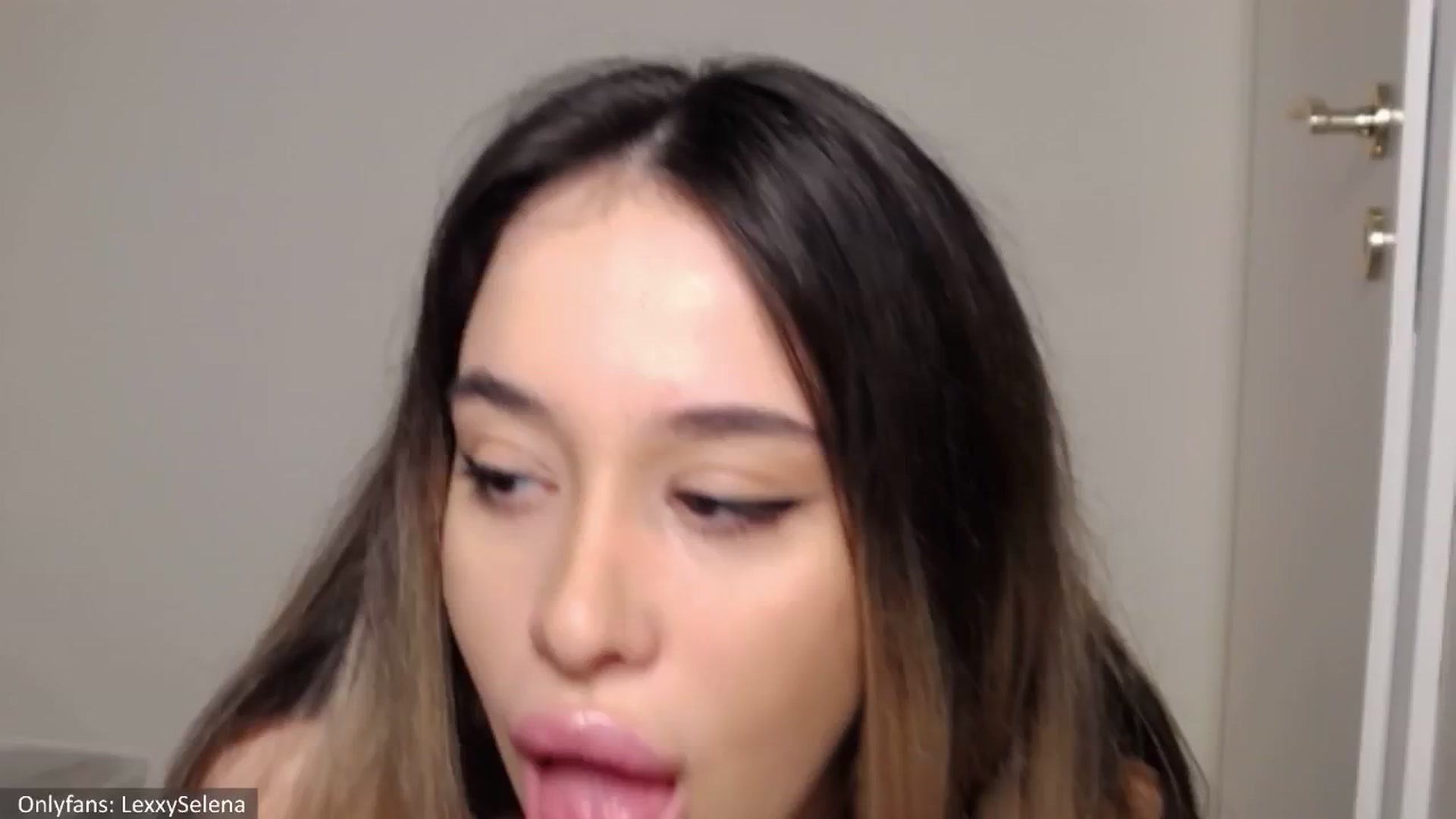 Gallery image thumbnail from LexxySelena's myfreecams stream on, 01/07/2025, 02:01 image 4 of 20