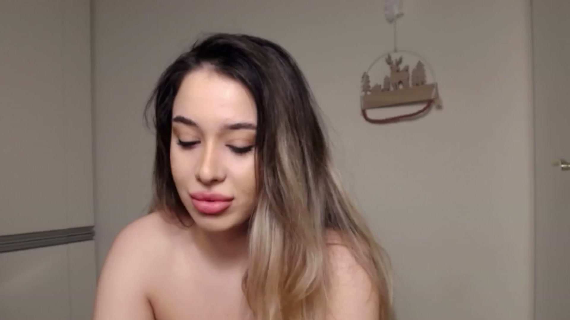 Gallery image thumbnail from LexxySelena's myfreecams stream on, 02/03/2025, 01:28 image 1 of 20