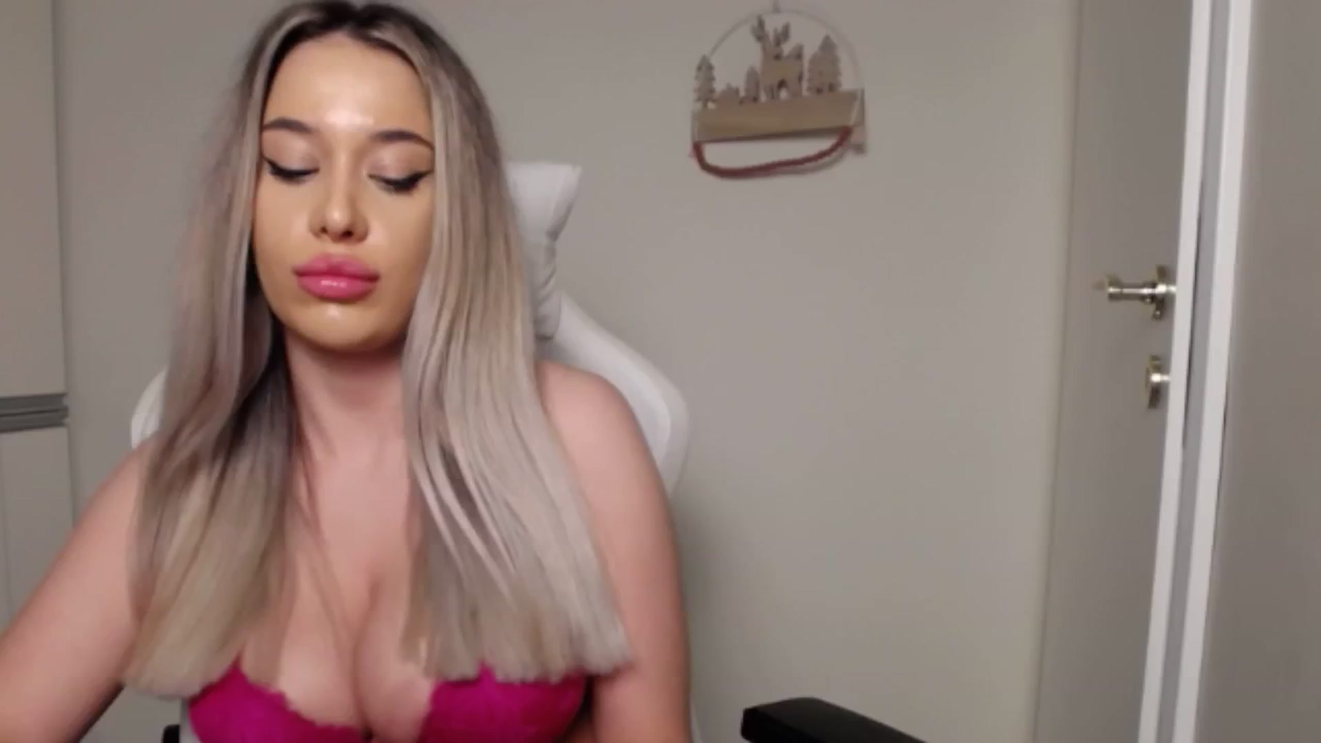 Gallery image thumbnail from LexxySelena's myfreecams stream on, 03/16/2025, 04:14 image 4 of 20