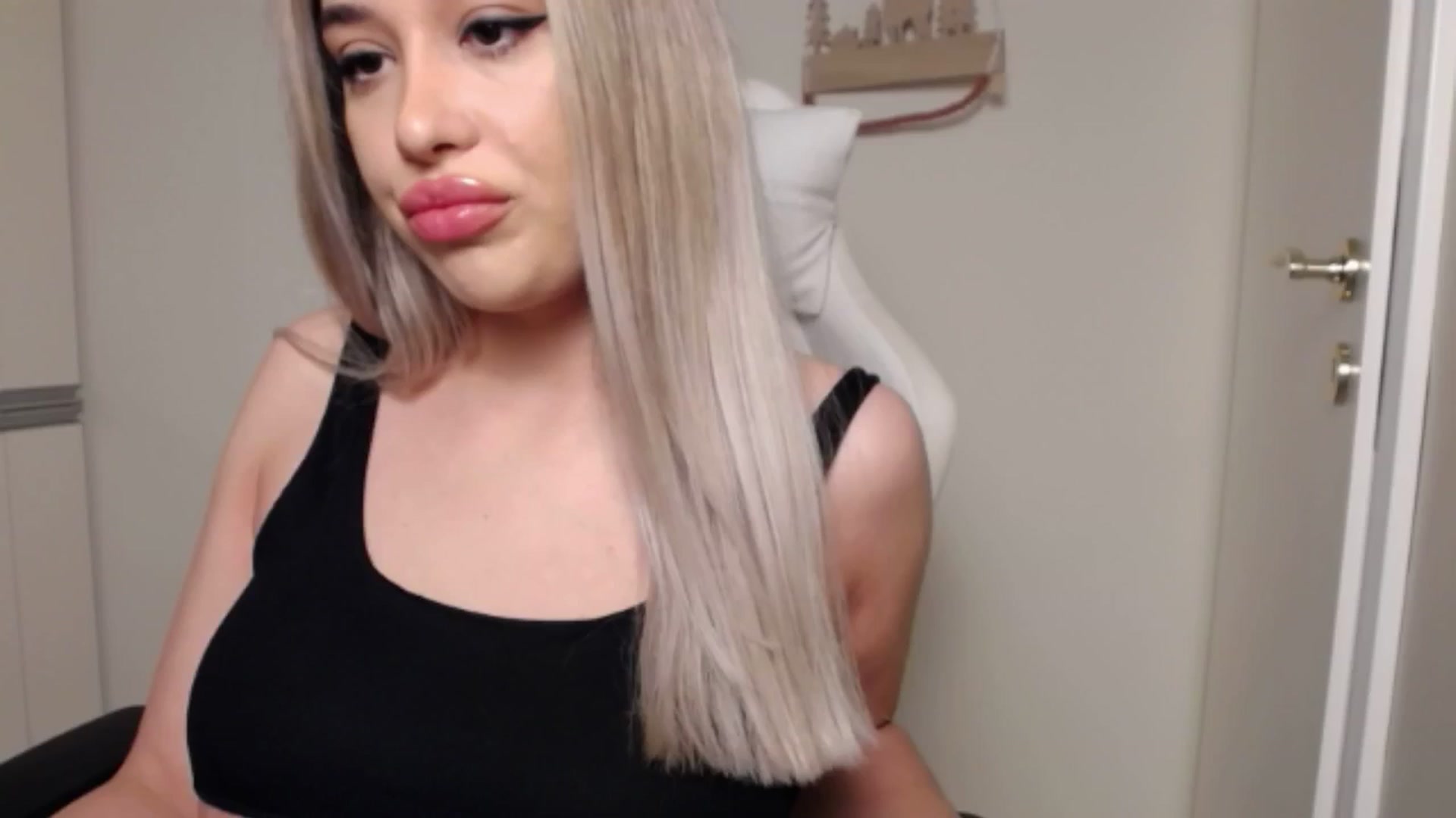 Gallery image thumbnail from LexxySelena's myfreecams stream on, 03/17/2025, 24:05 image 14 of 20