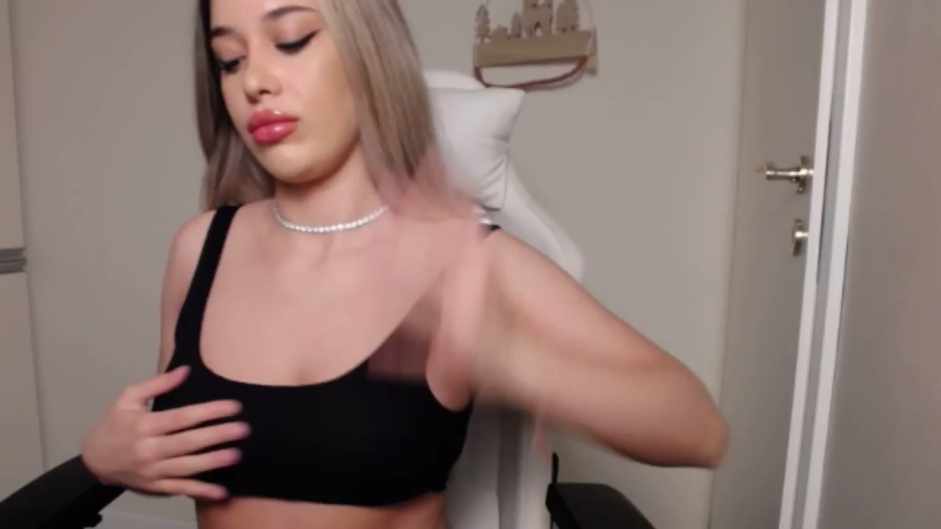 Gallery image thumbnail from LexxySelena's myfreecams stream on, 03/17/2025, 24:05 image 3 of 20