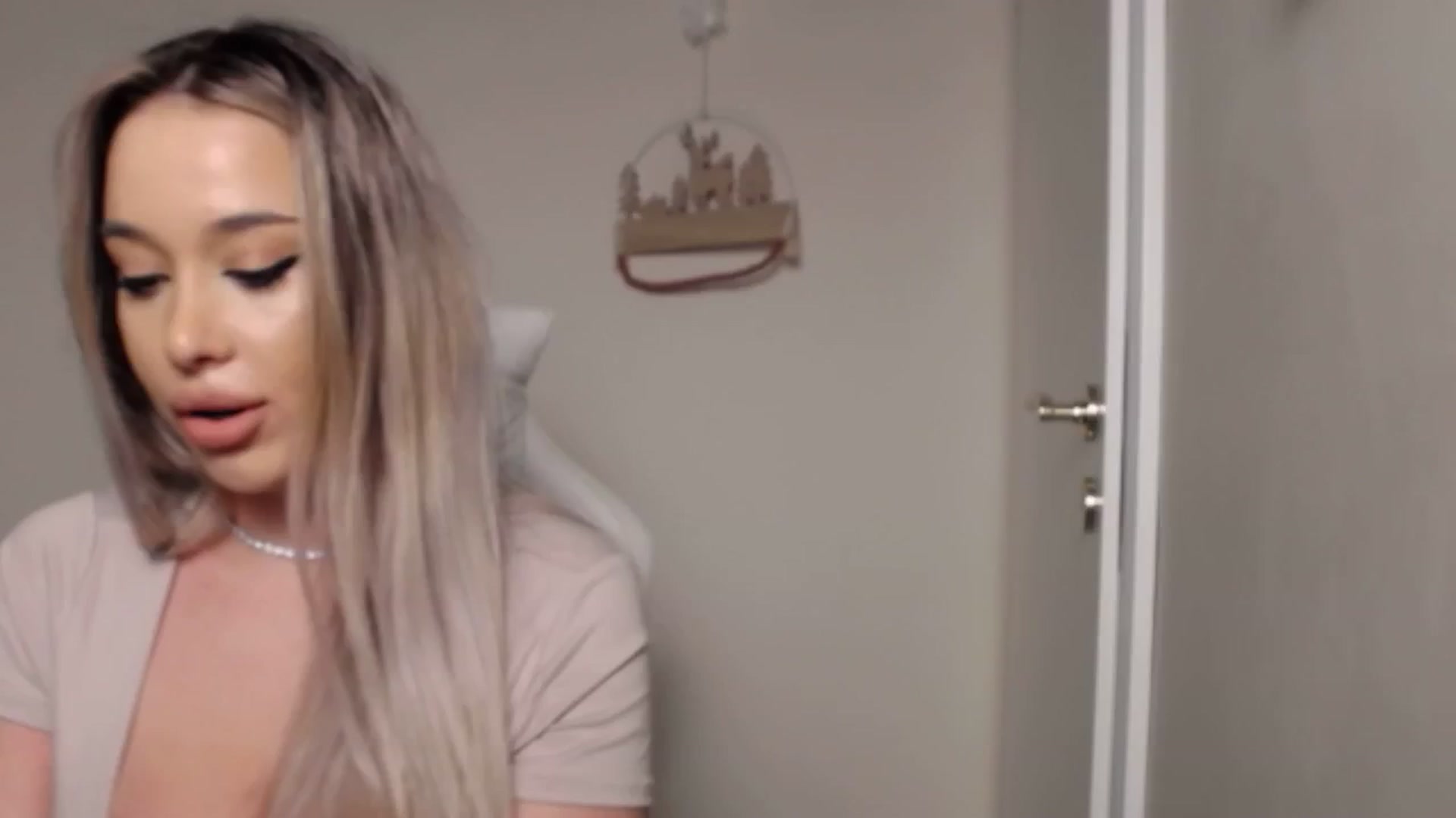 Gallery image thumbnail from LexxySelena's myfreecams stream on, 03/18/2025, 02:40 image 7 of 20