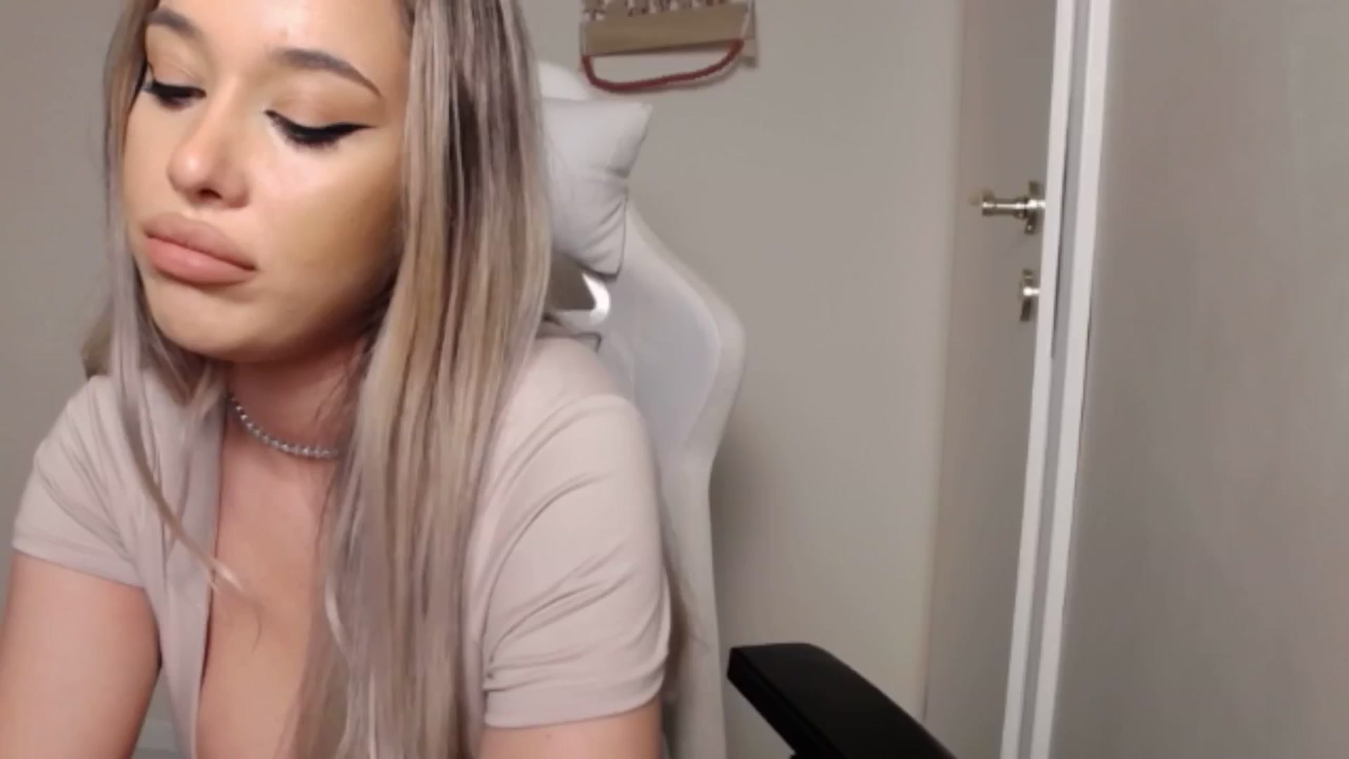 Gallery image thumbnail from LexxySelena's myfreecams stream on, 03/18/2025, 02:40 image 9 of 20