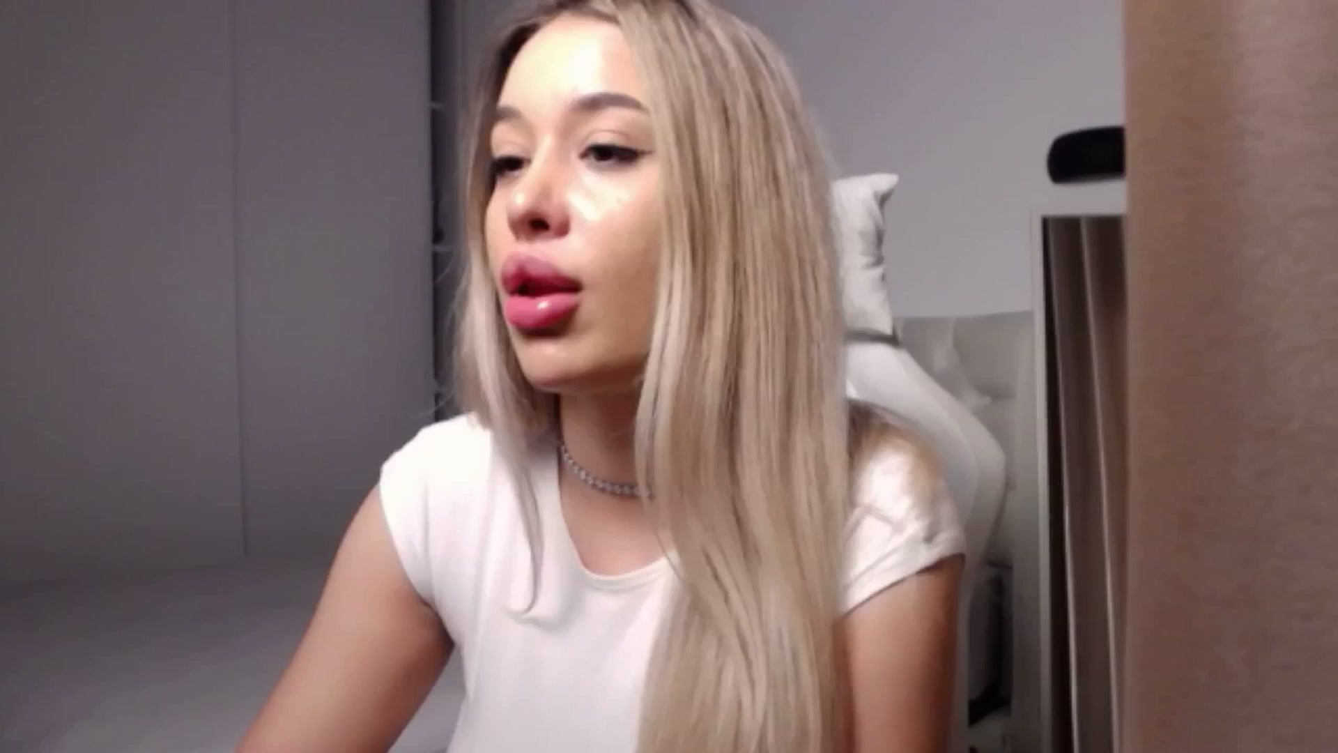 Gallery image thumbnail from LexxySelena's myfreecams stream on, 03/30/2025, 03:24 image 1 of 20
