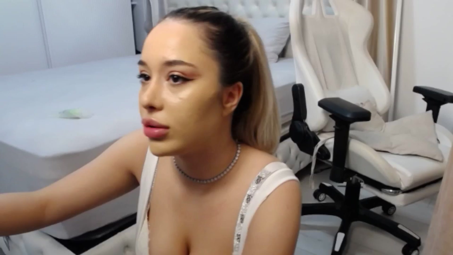 Gallery image thumbnail from LexxySelena's myfreecams stream on, 03/31/2025, 01:50 image 7 of 20