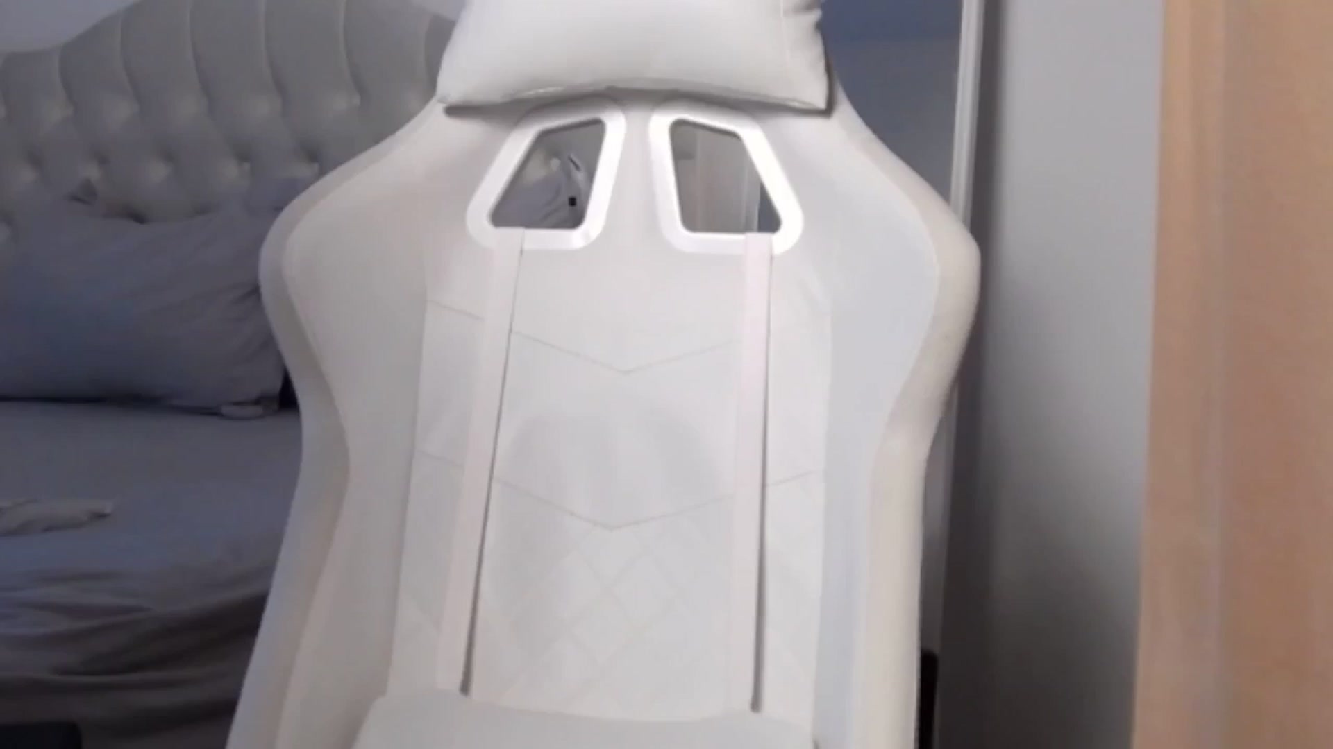 Gallery image thumbnail from LexxySelena's myfreecams stream on, 04/01/2025, 24:12 image 1 of 20