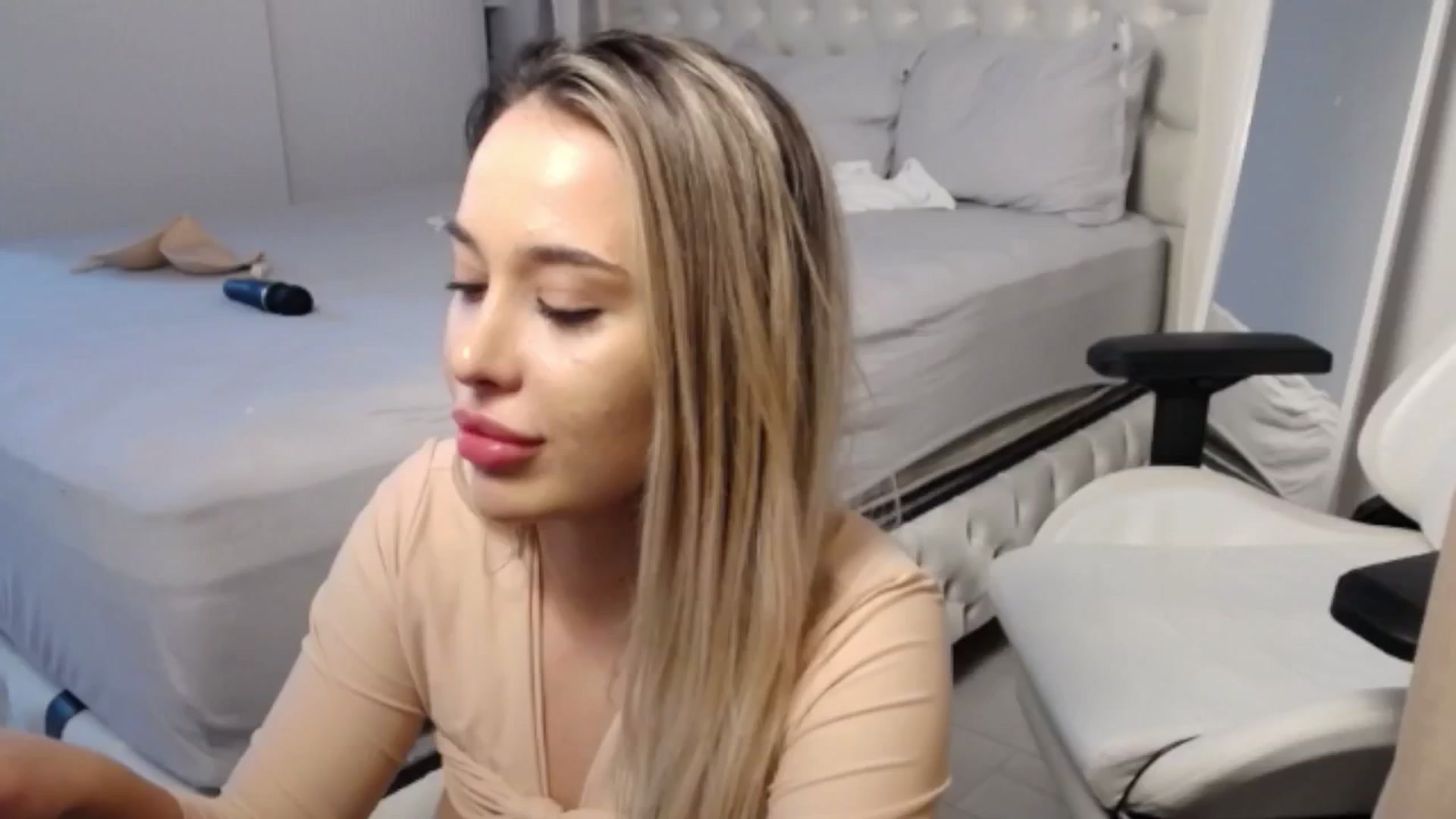 Gallery image thumbnail from LexxySelena's myfreecams stream on, 04/01/2025, 02:24 image 20 of 20