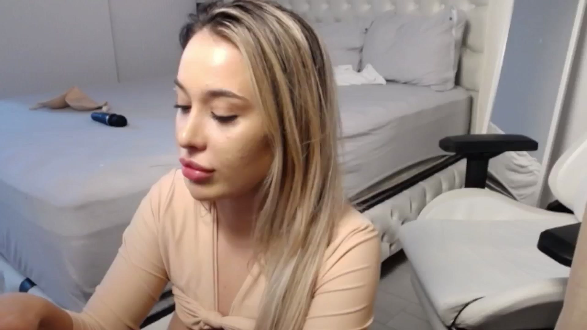 Gallery image thumbnail from LexxySelena's myfreecams stream on, 04/01/2025, 02:24 image 19 of 20