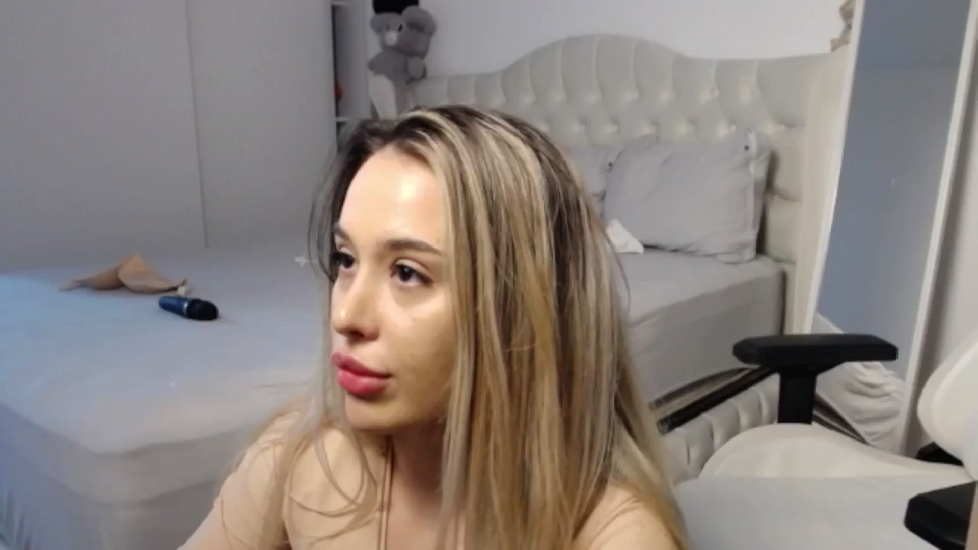 Gallery image thumbnail from LexxySelena's myfreecams stream on, 04/01/2025, 02:24 image 18 of 20