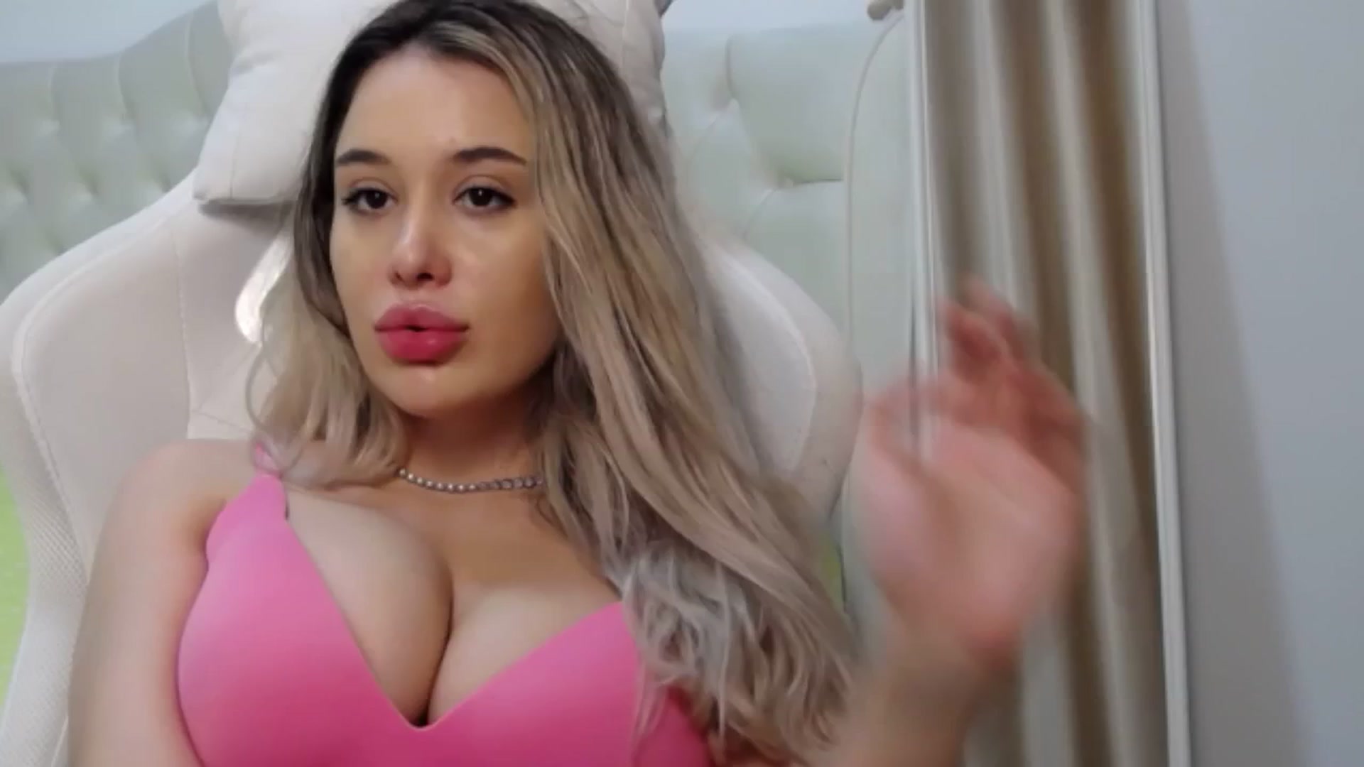 Gallery image thumbnail from LexxySelena's myfreecams stream on, 04/04/2025, 01:24 image 5 of 20