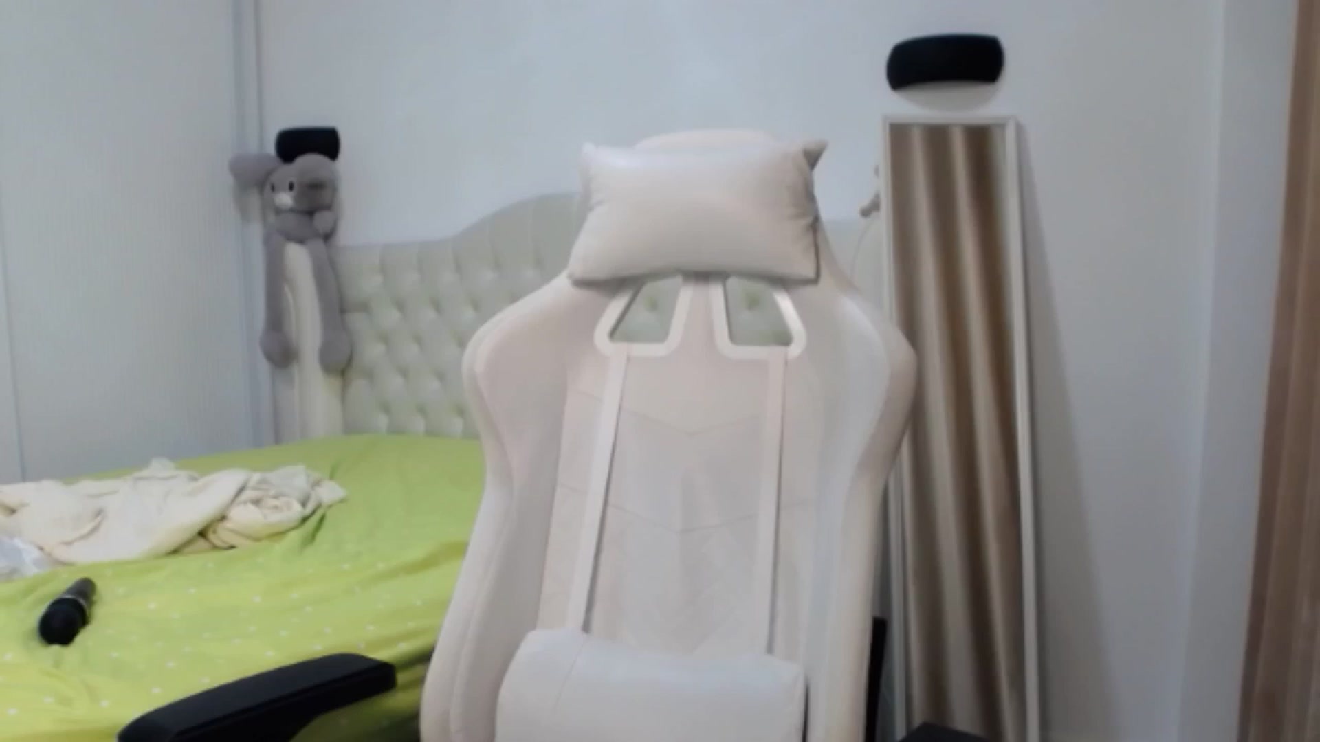 Gallery image thumbnail from LexxySelena's myfreecams stream on, 04/04/2025, 03:38 image 5 of 20