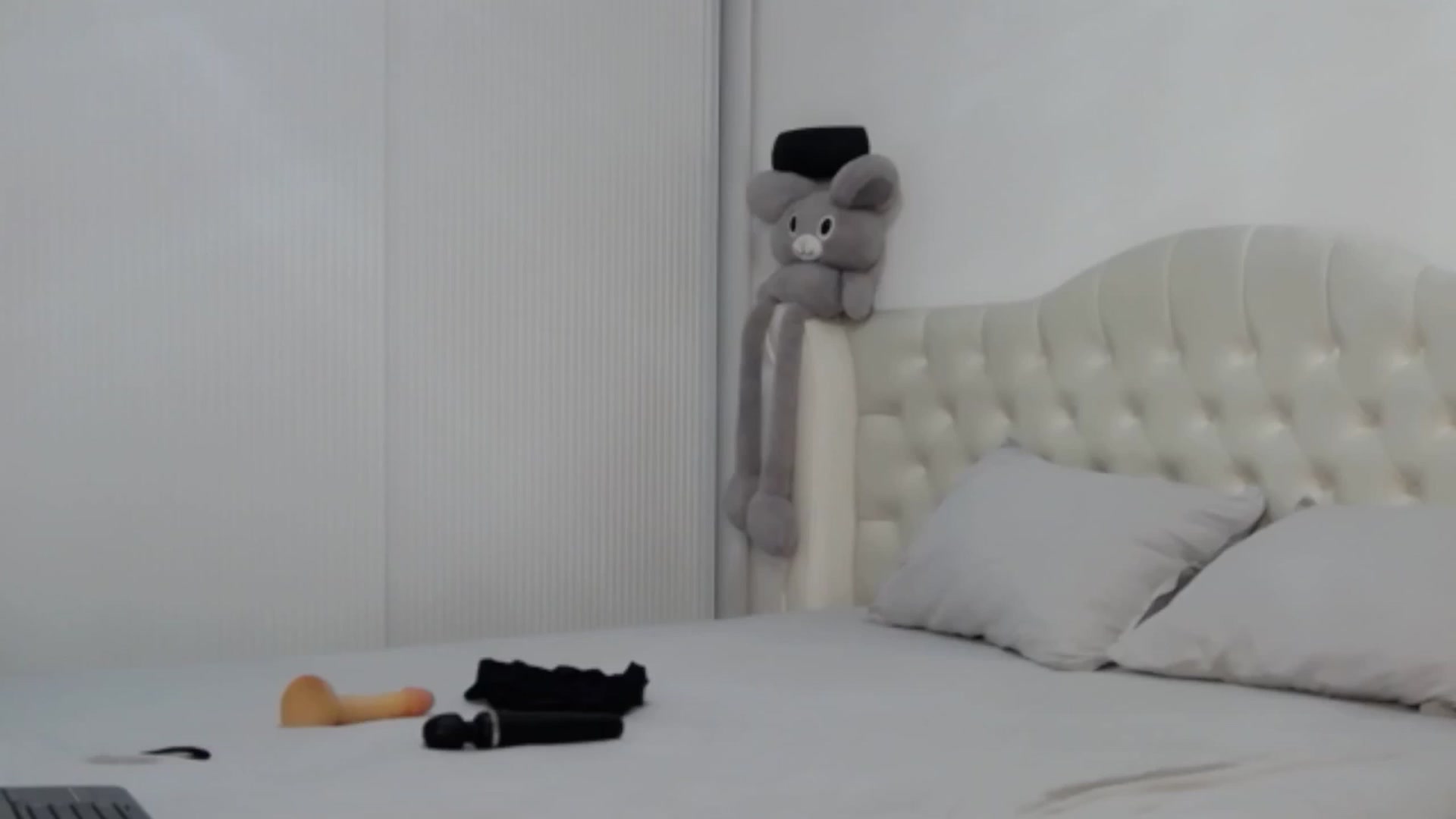 Gallery image thumbnail from LexxySelena's myfreecams stream on, 04/13/2025, 05:00 image 12 of 20
